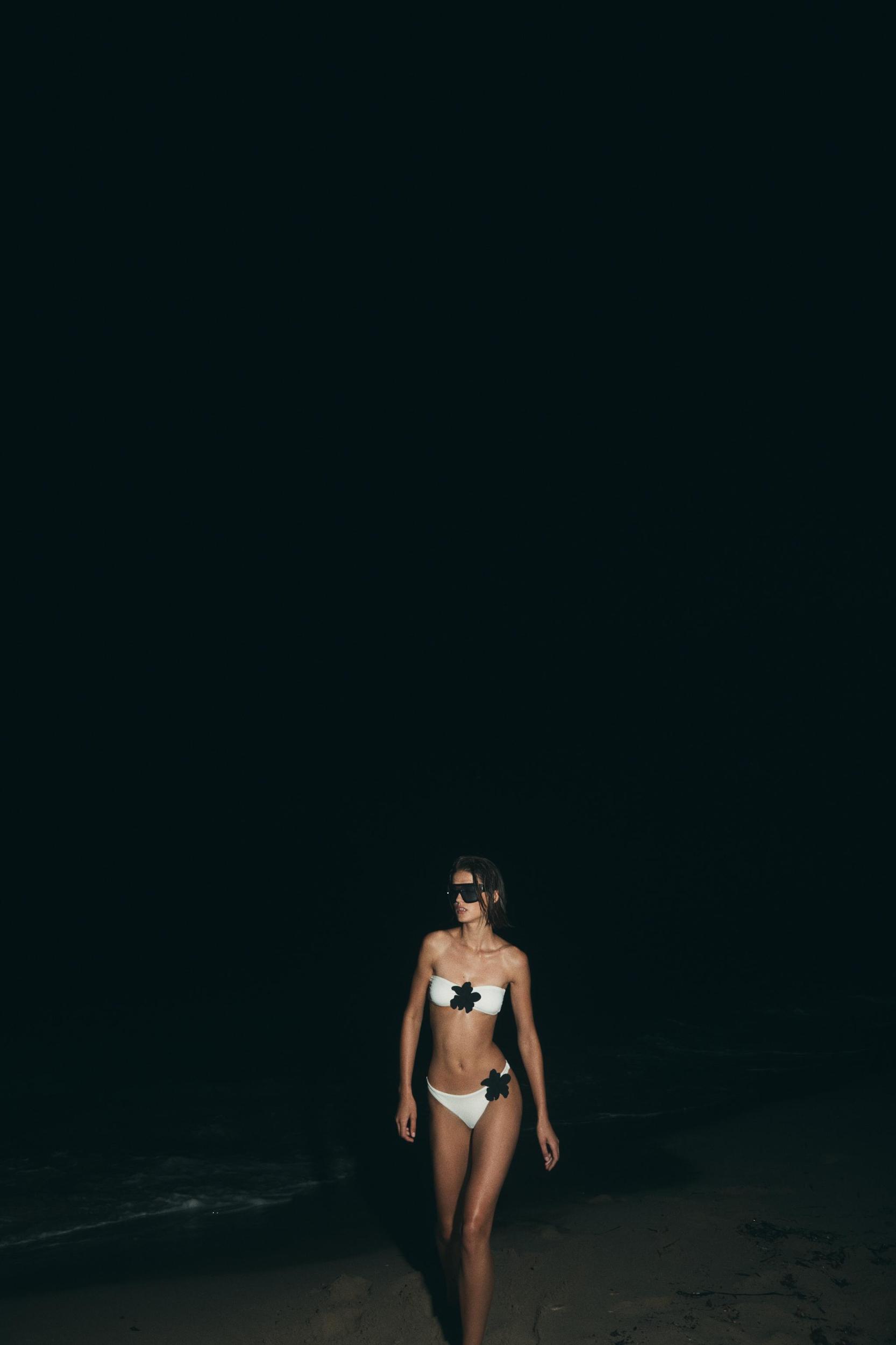 FLORAL BANDEAU BIKINI TOP Product Image