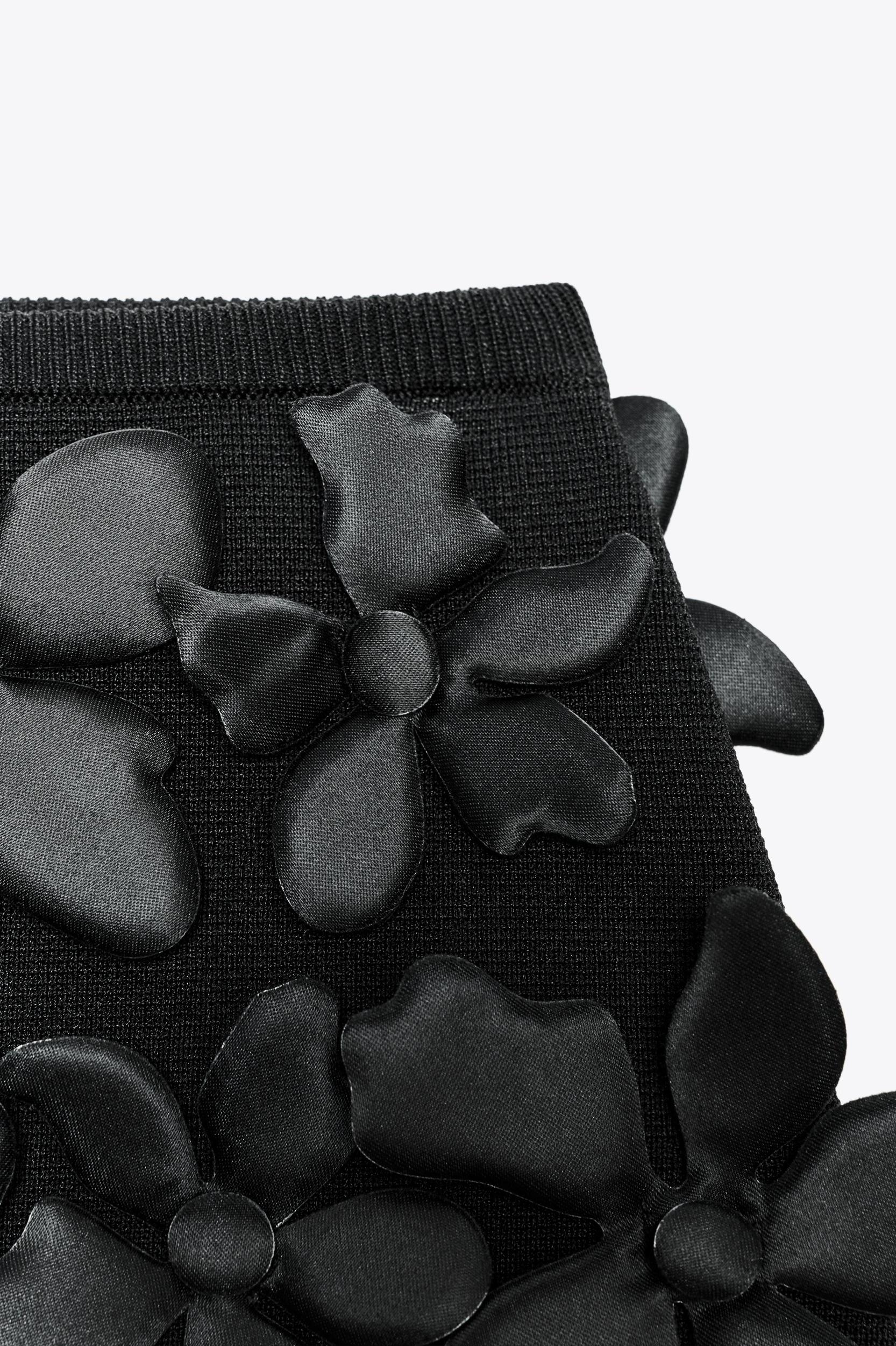 FLORAL STRUCTURE KNIT MINI SKIRT Product Image