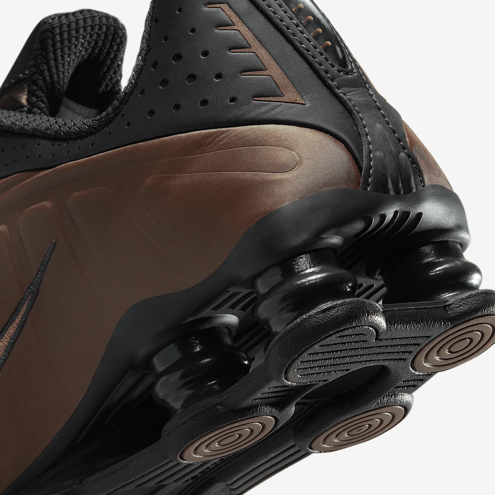 Nike Womens Shox R4 Shoes | AR3565-007 Product Image