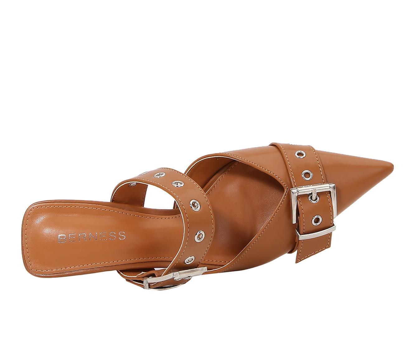 Women's Berness Archer Pumps Product Image