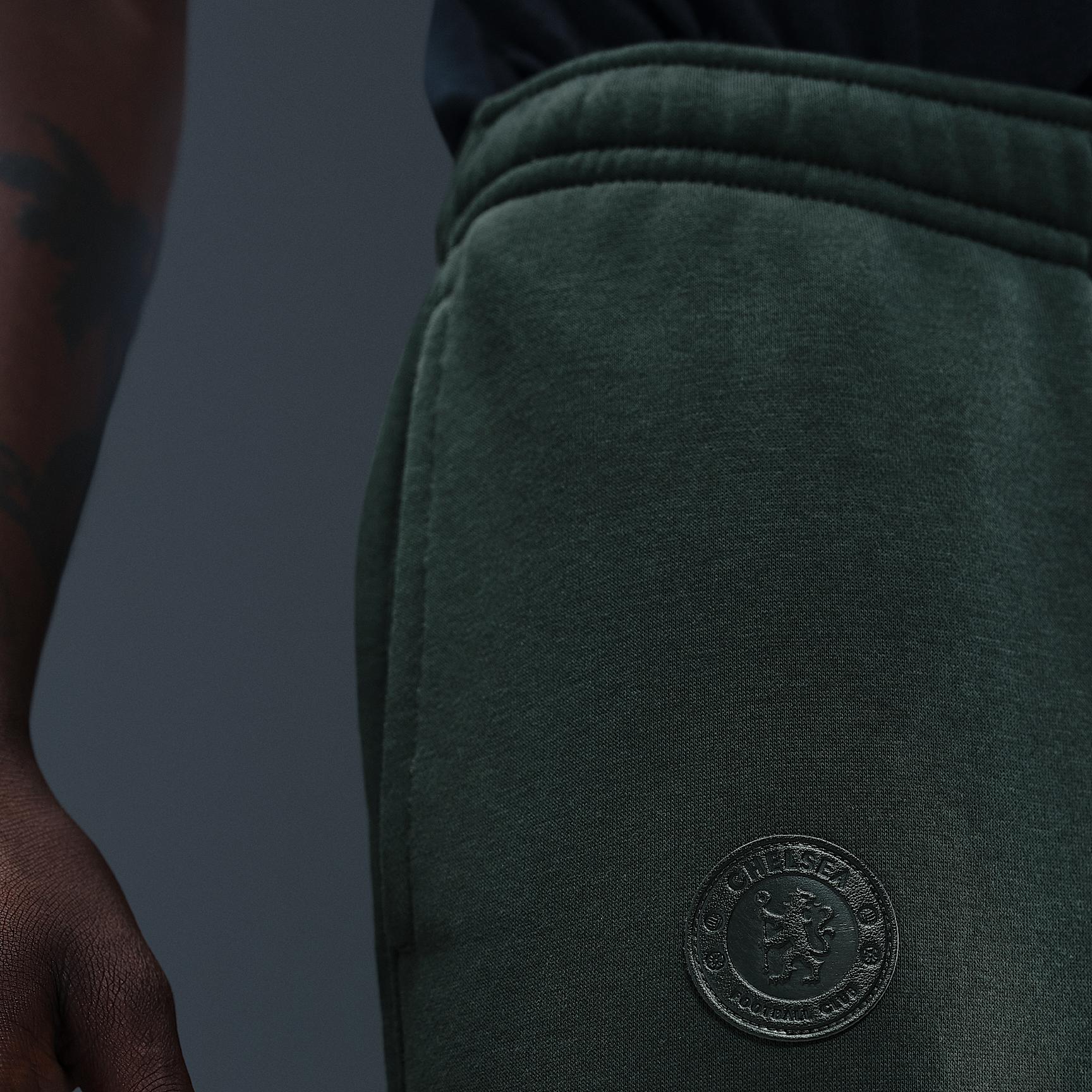 Chelsea FC Club Nike Men's Soccer Jogger Pants Product Image