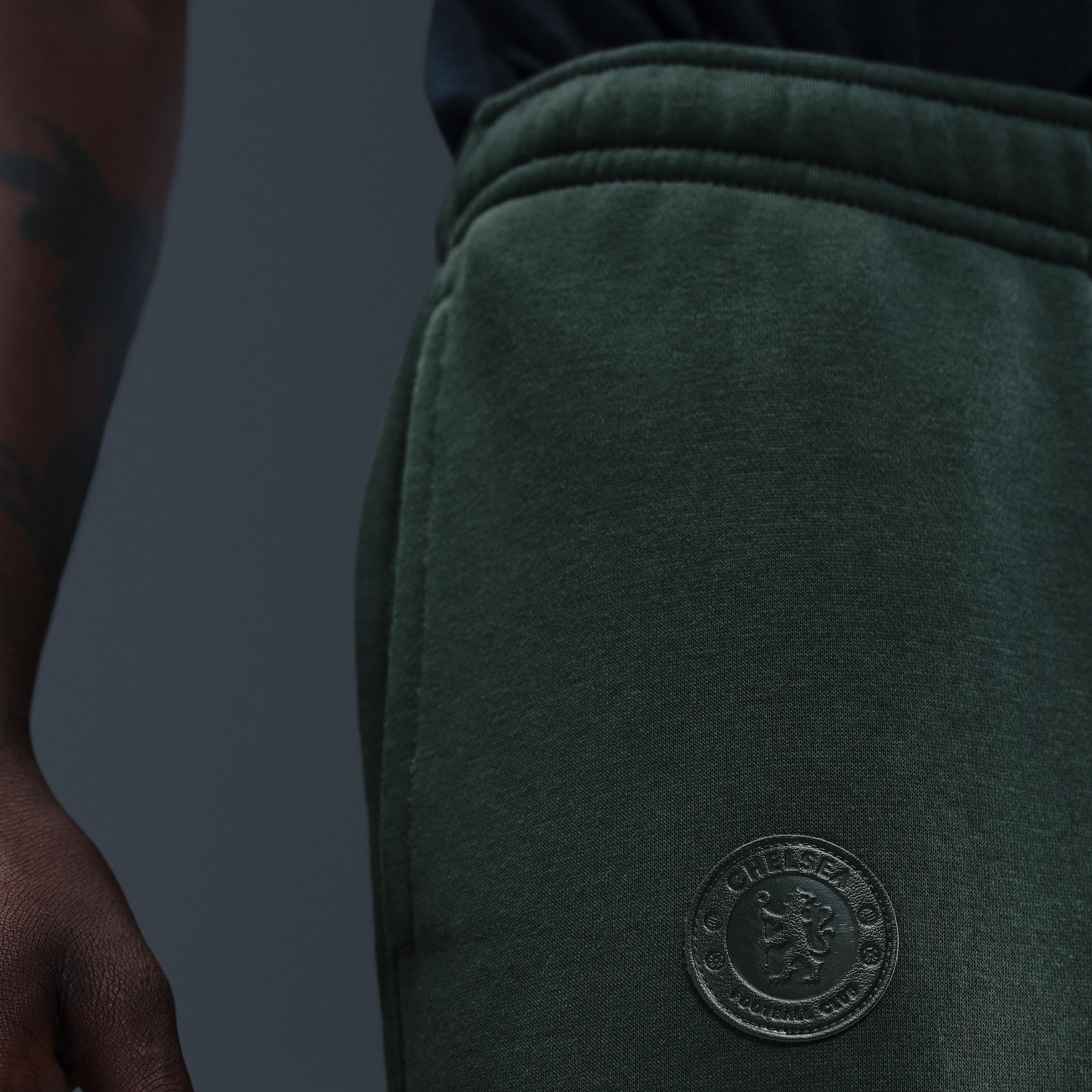 Chelsea FC Club Nike Men's Soccer Jogger Pants Product Image