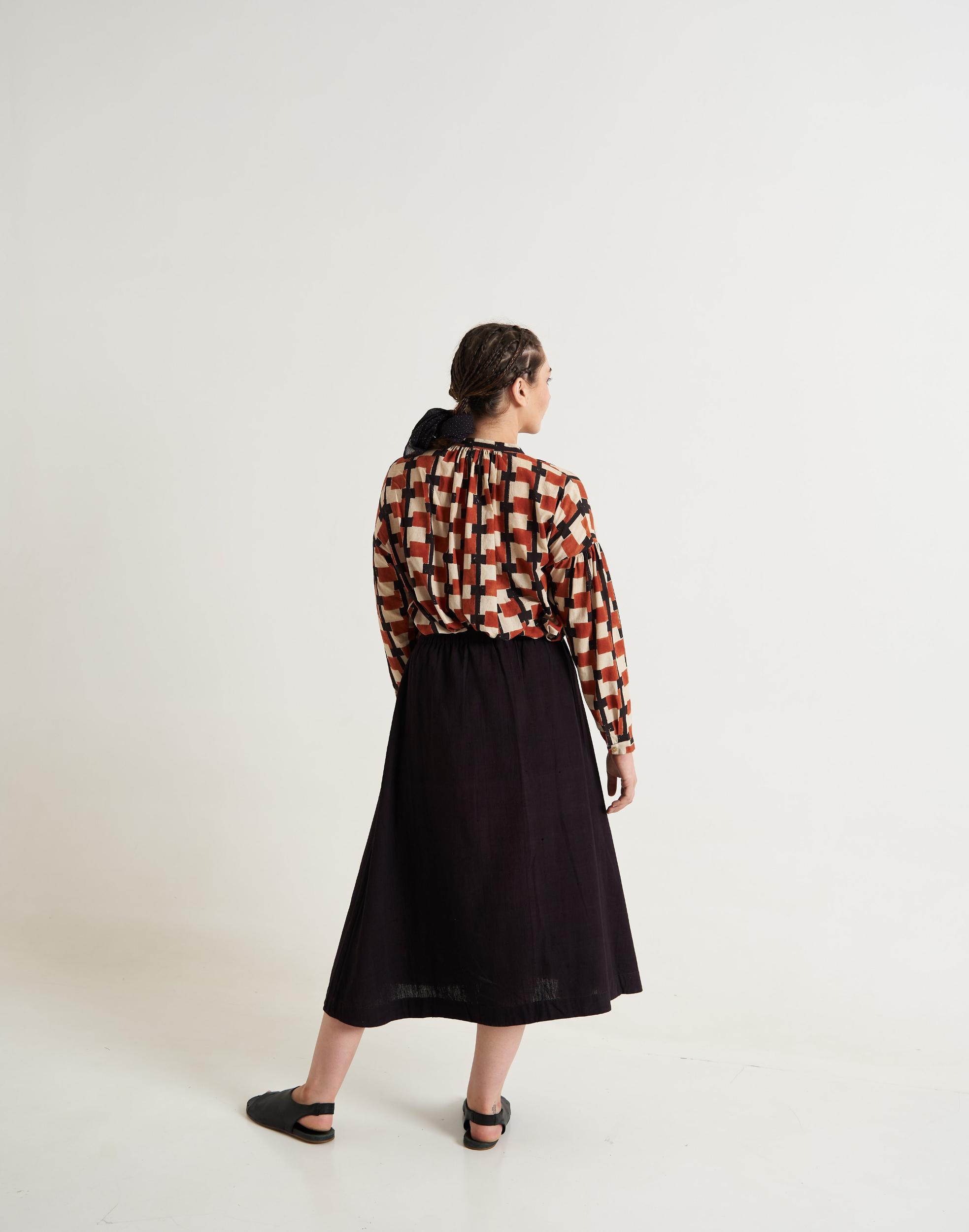 Classic organic black skirt Product Image