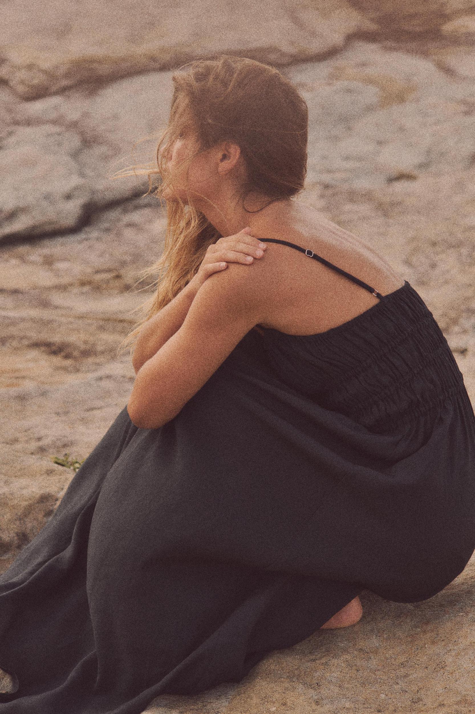 FLOWY ELASTIC MIDI DRESS Product Image