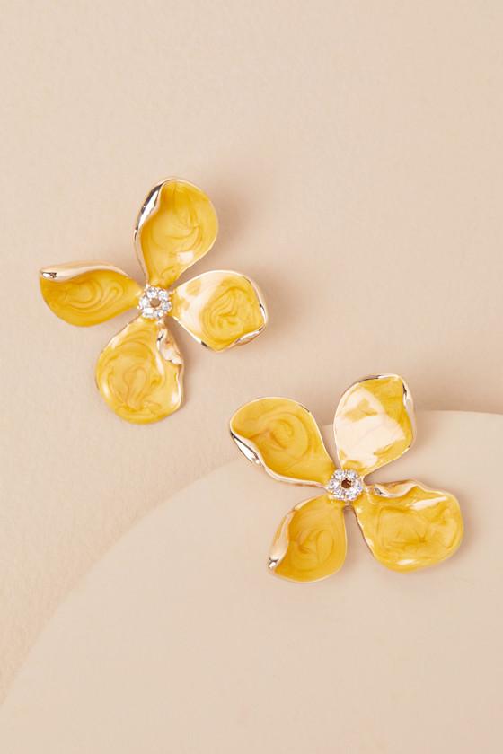 Jelsie Yellow Flower Statement Earrings Product Image