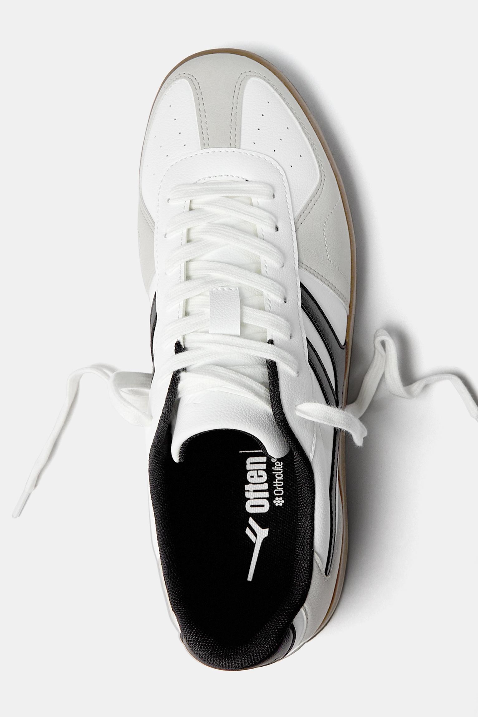 Retro sneakers Product Image