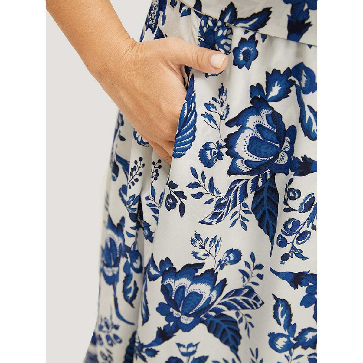 Plus Size Bandana Print Knotted Flutter Hem Pocket Belted Halter Dress DarkBlue Women Vacation Knotted Halter neck Sleeveless Curvy Midi Dress BloomChic 30/6X Product Image