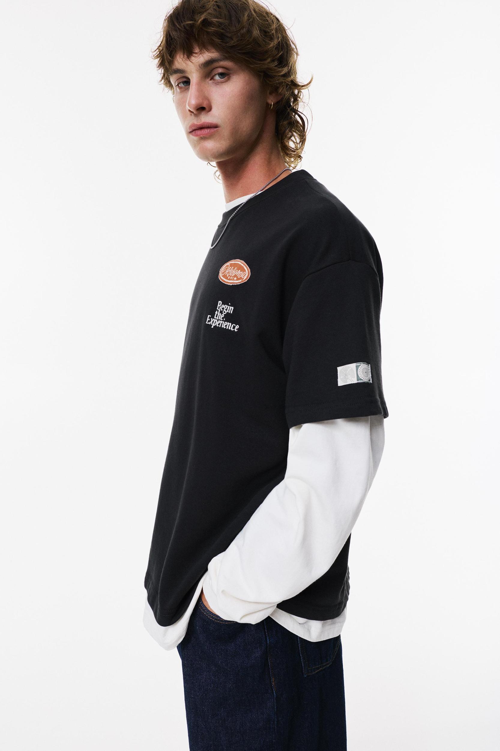 Short sleeve sweatshirt with patch Product Image