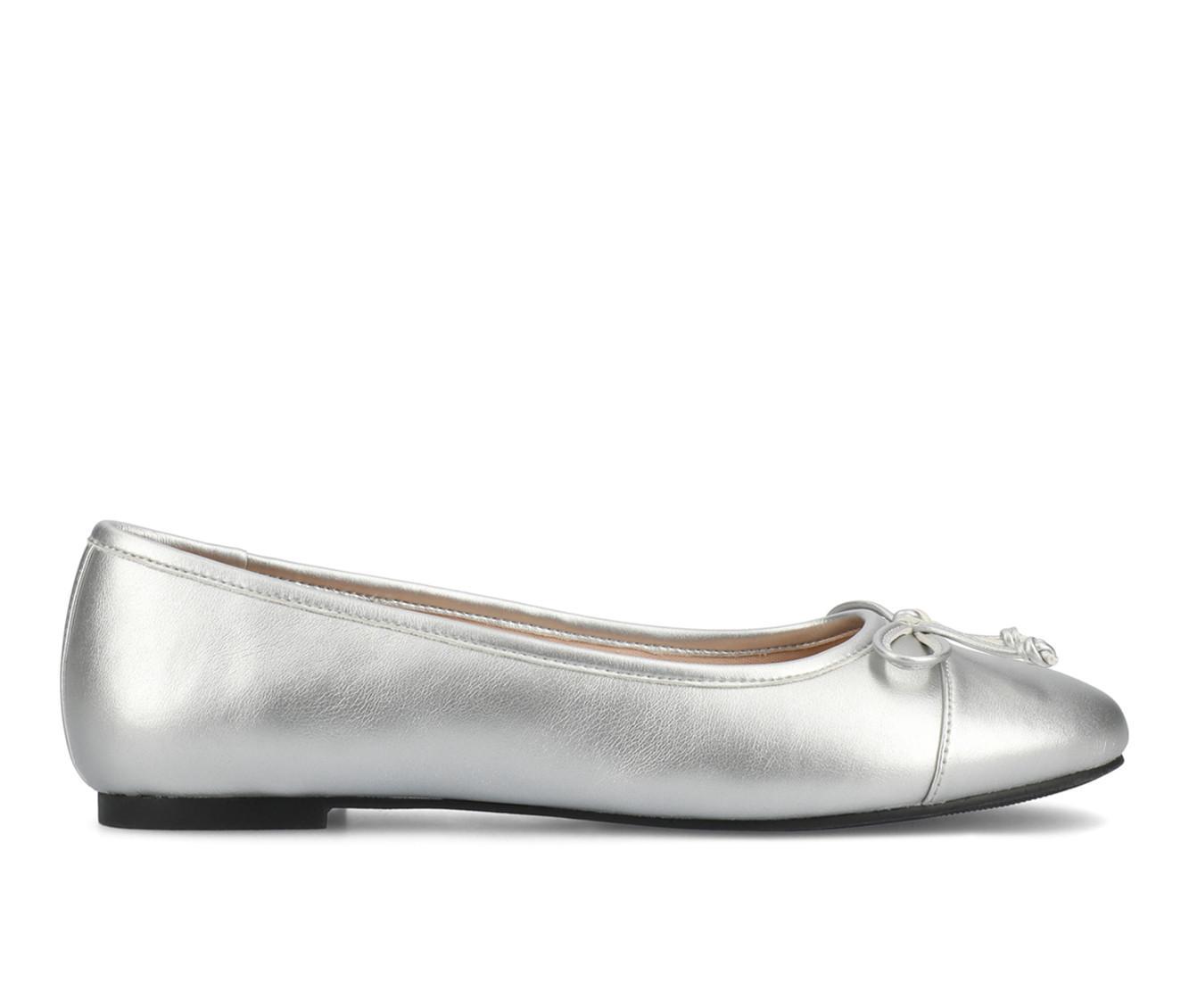Women's Journee Collection Kaiah Flats Product Image