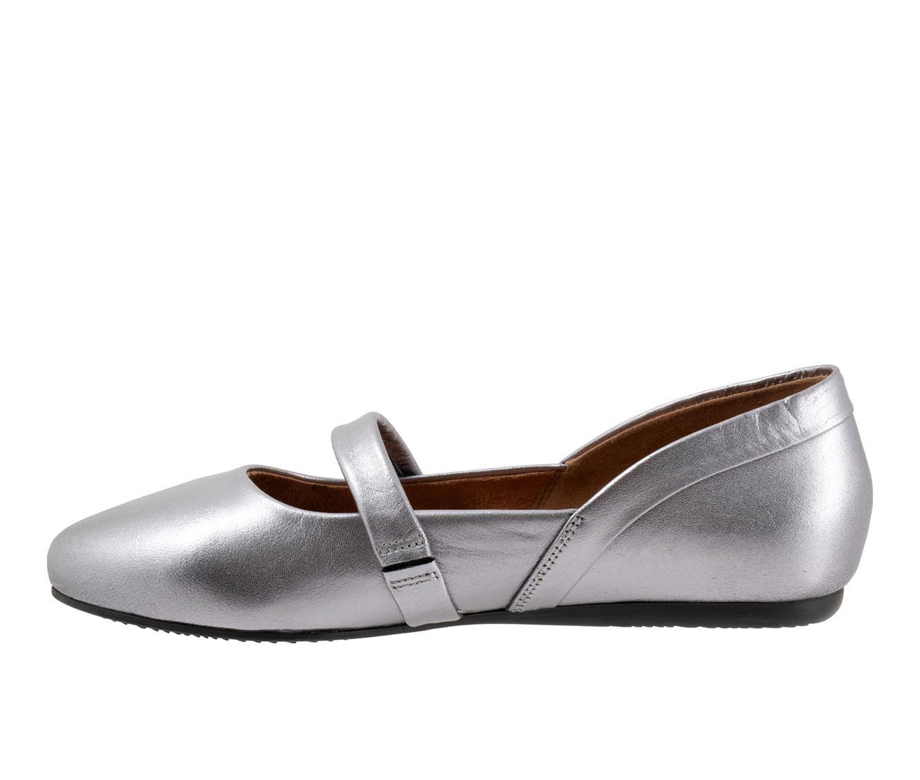 Women's Softwalk Samara Flats Product Image