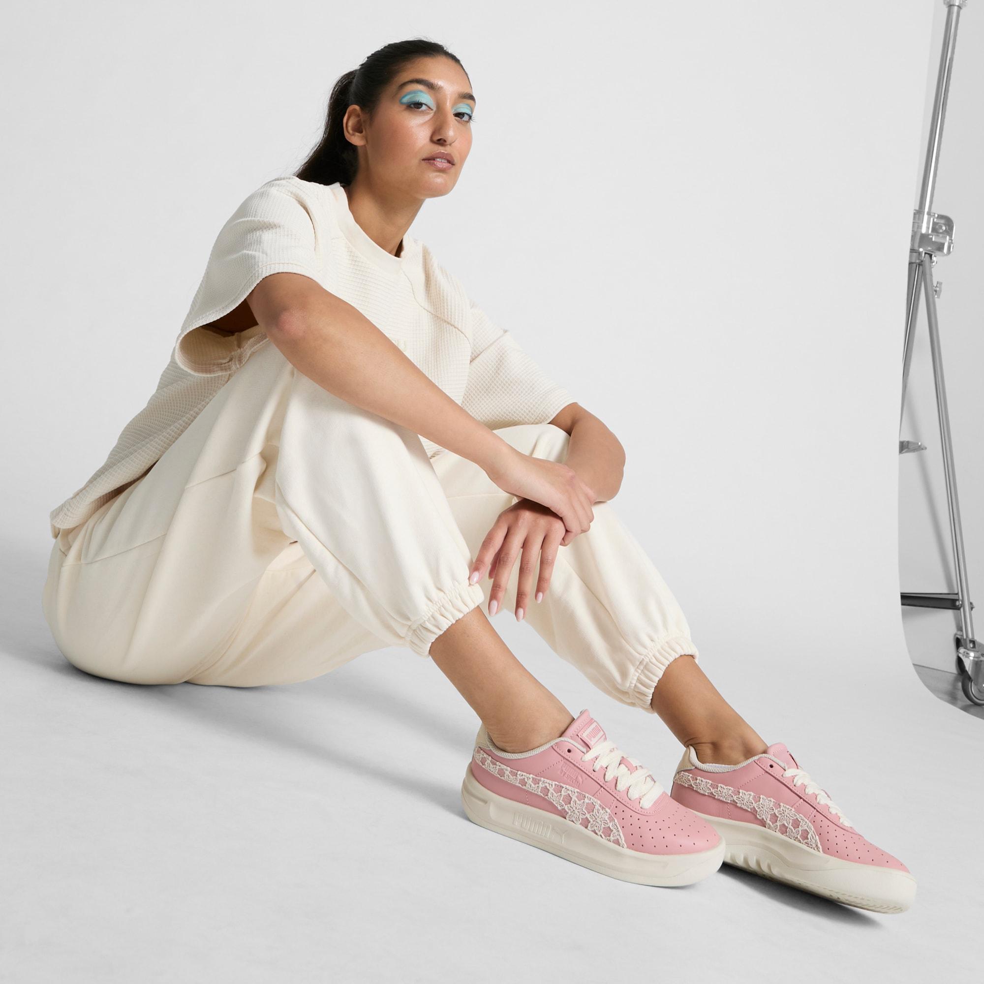 GV Special Bloom Women's Sneakers Product Image