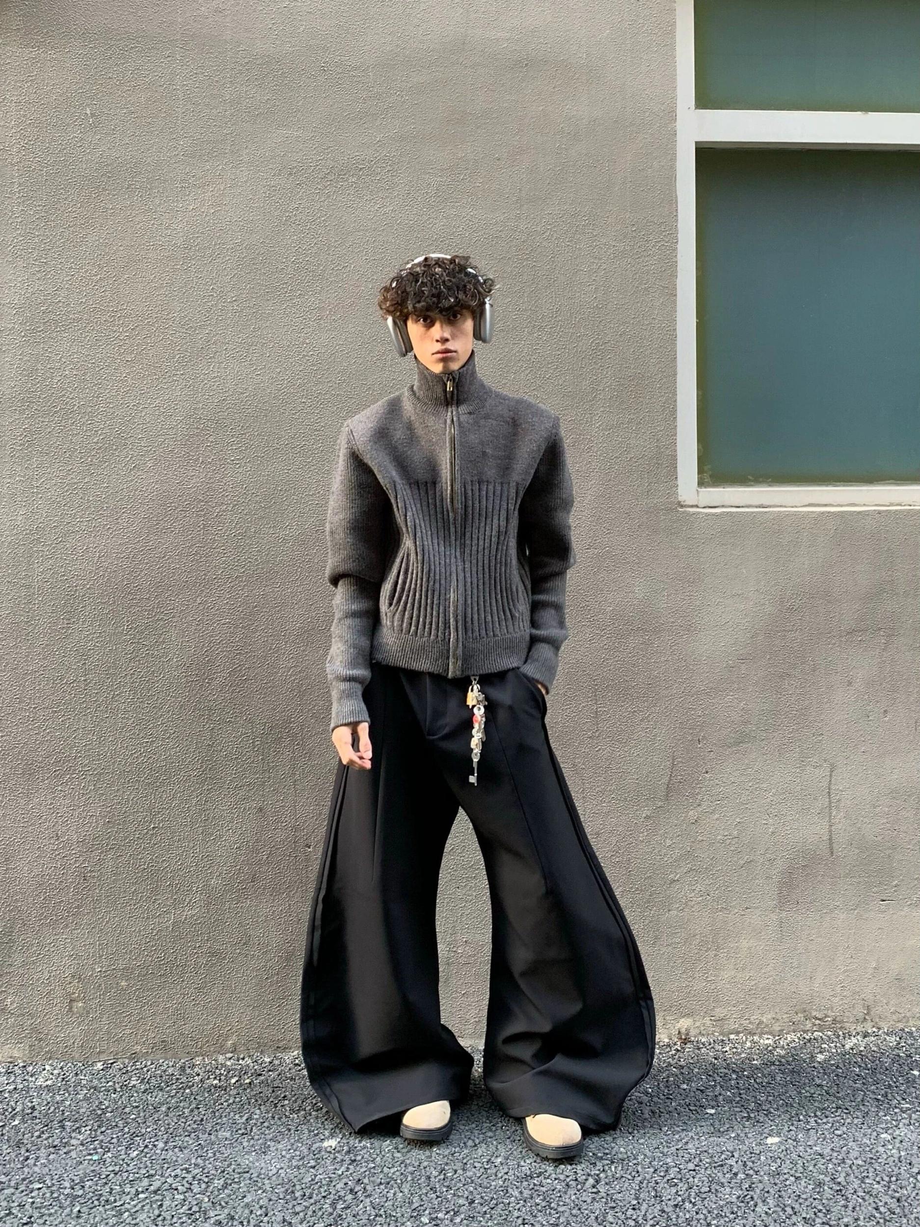 RT No. 18000 GRAY KNIT ZIP SWEATER Product Image