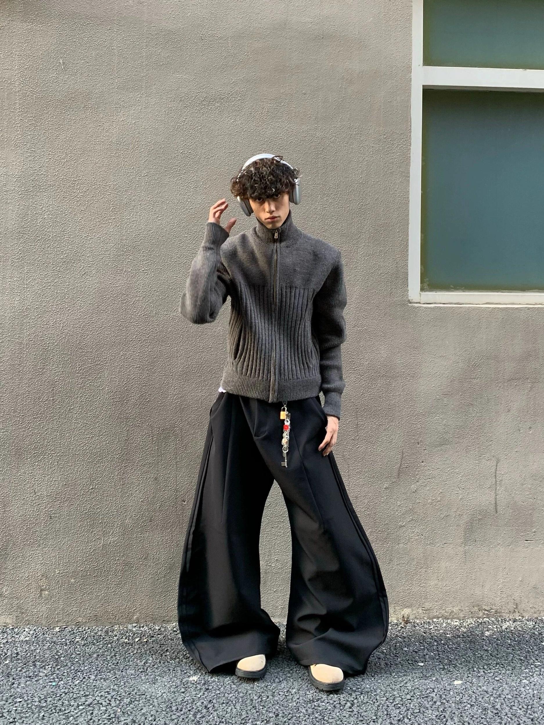 RT No. 18000 GRAY KNIT ZIP SWEATER Product Image