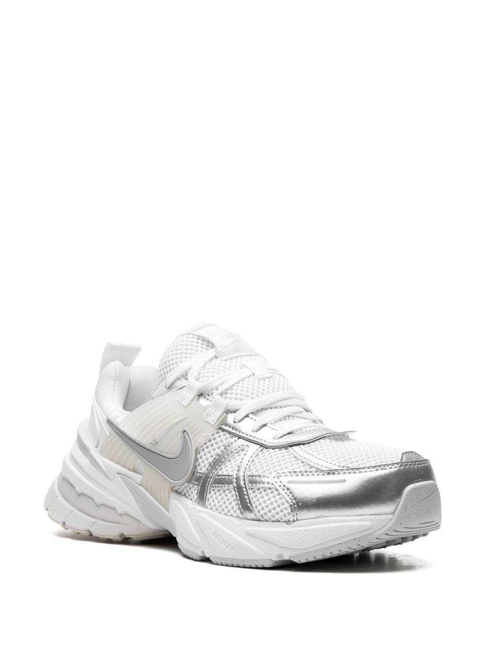 V2K Run low-top sneakers Product Image