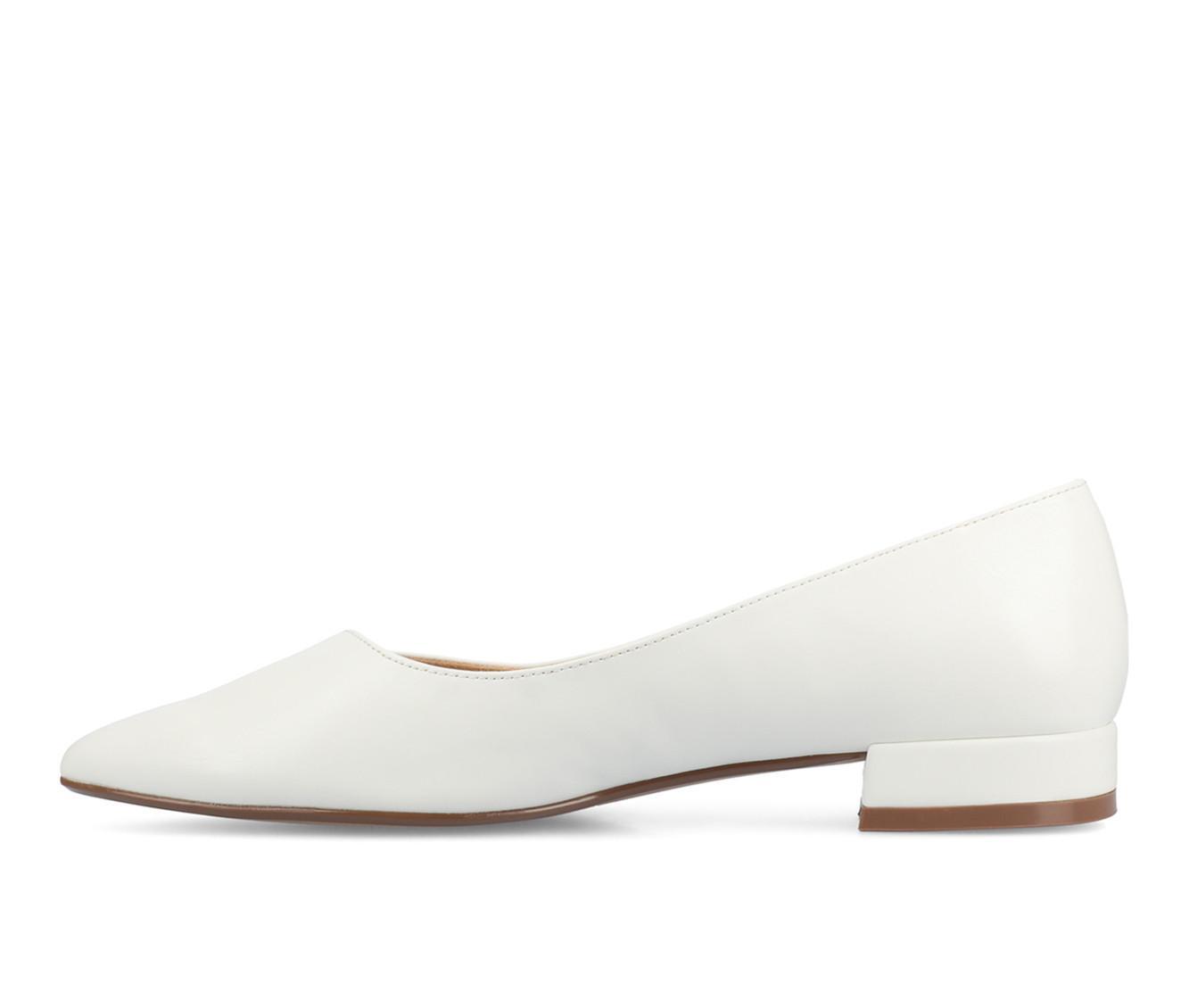 Women's Journee Collection Carmin Flats Product Image