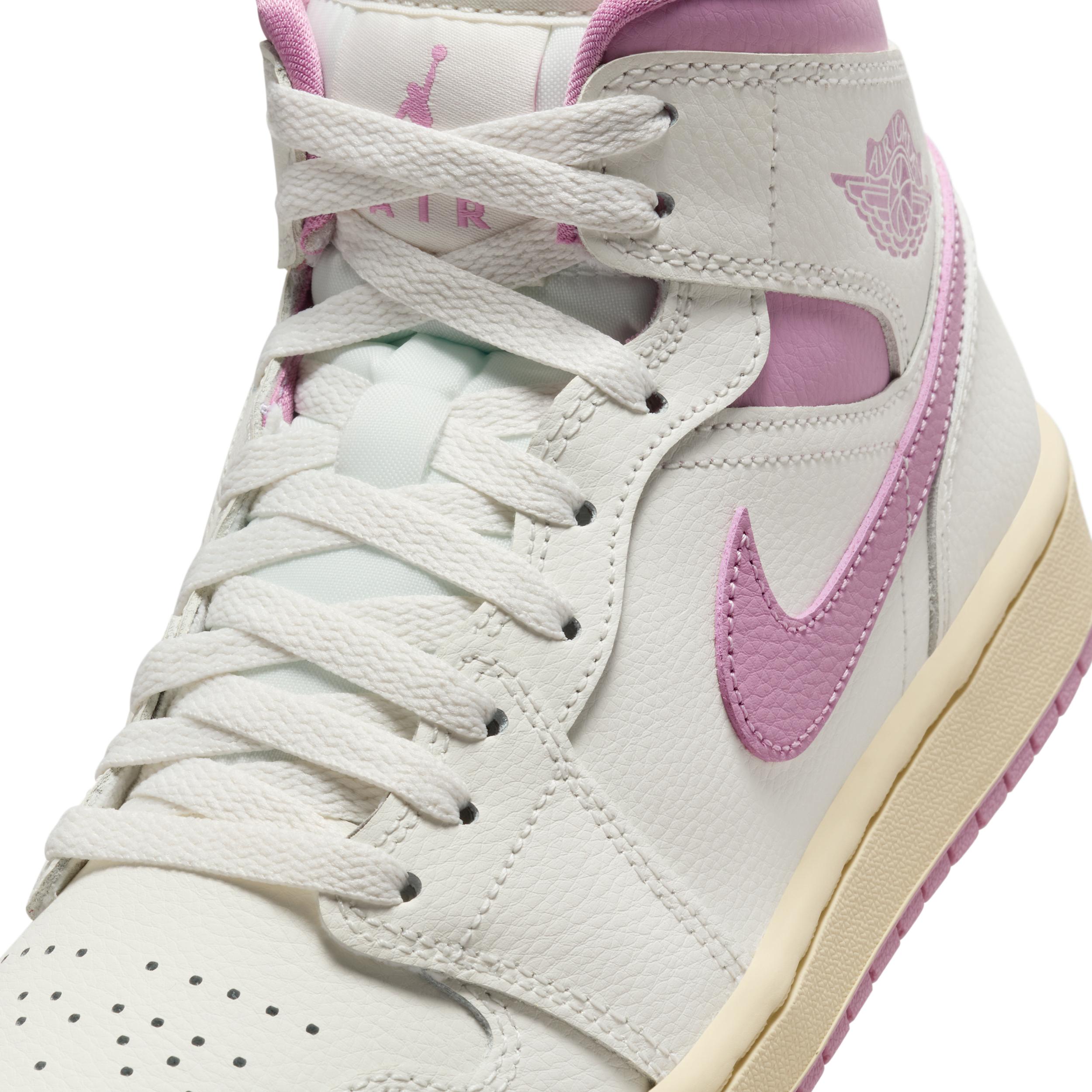 Women's Air Jordan 1 Mid Shoes Product Image