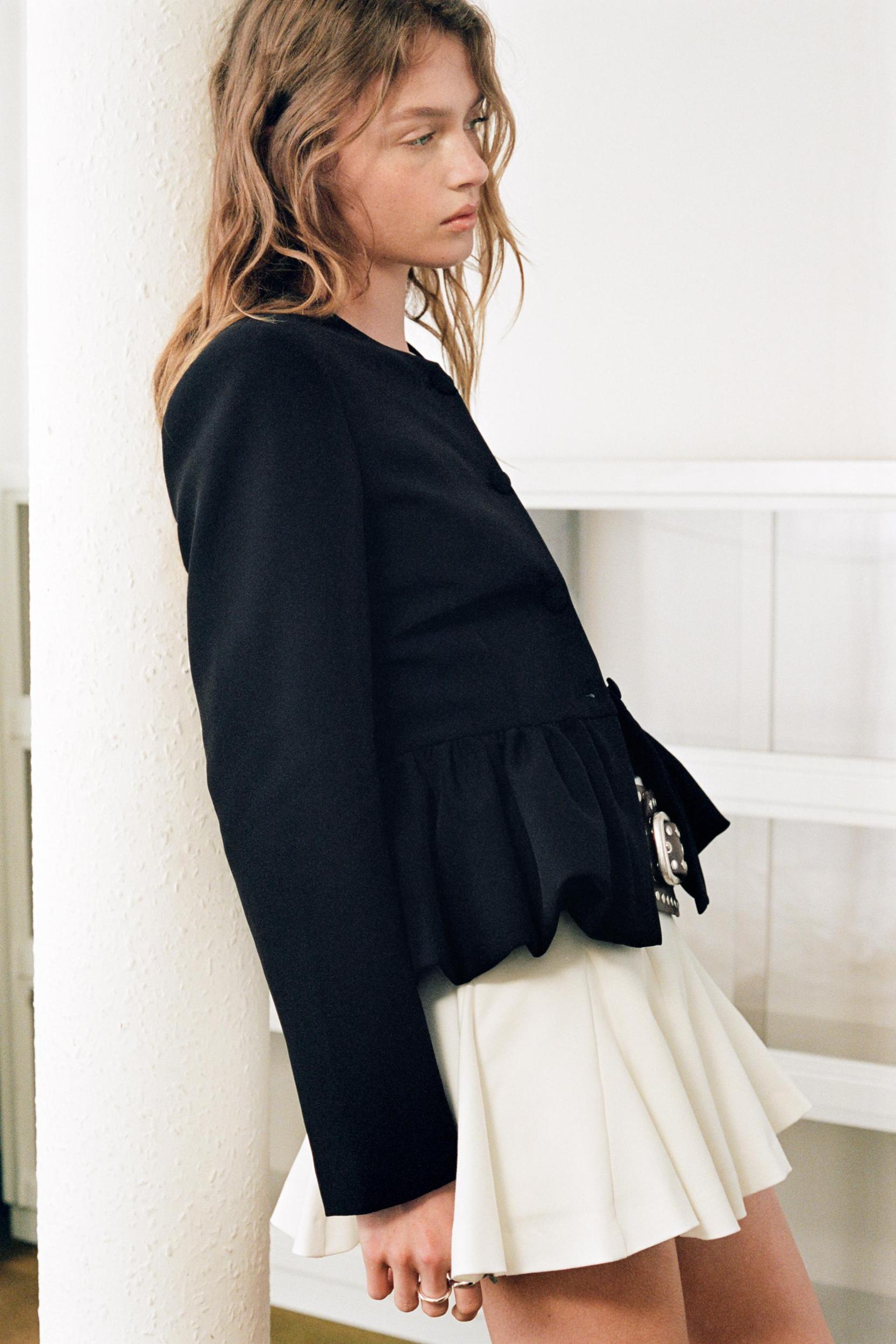 VOLUMINOUS SKORT Product Image