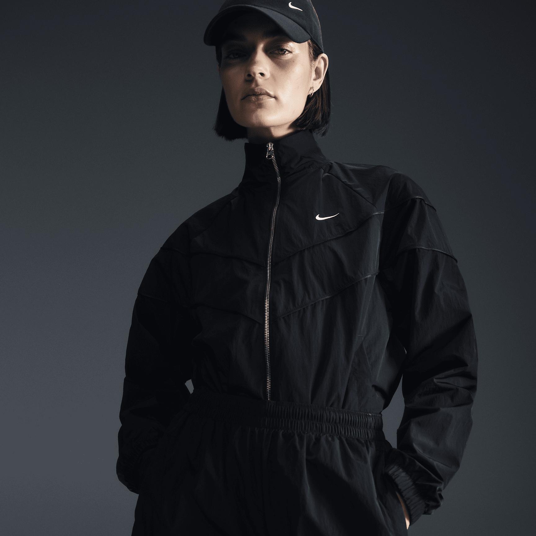 Nike Womens Windrunner Loose UV Woven Full-Zip Jacket | FV6304-010 Product Image
