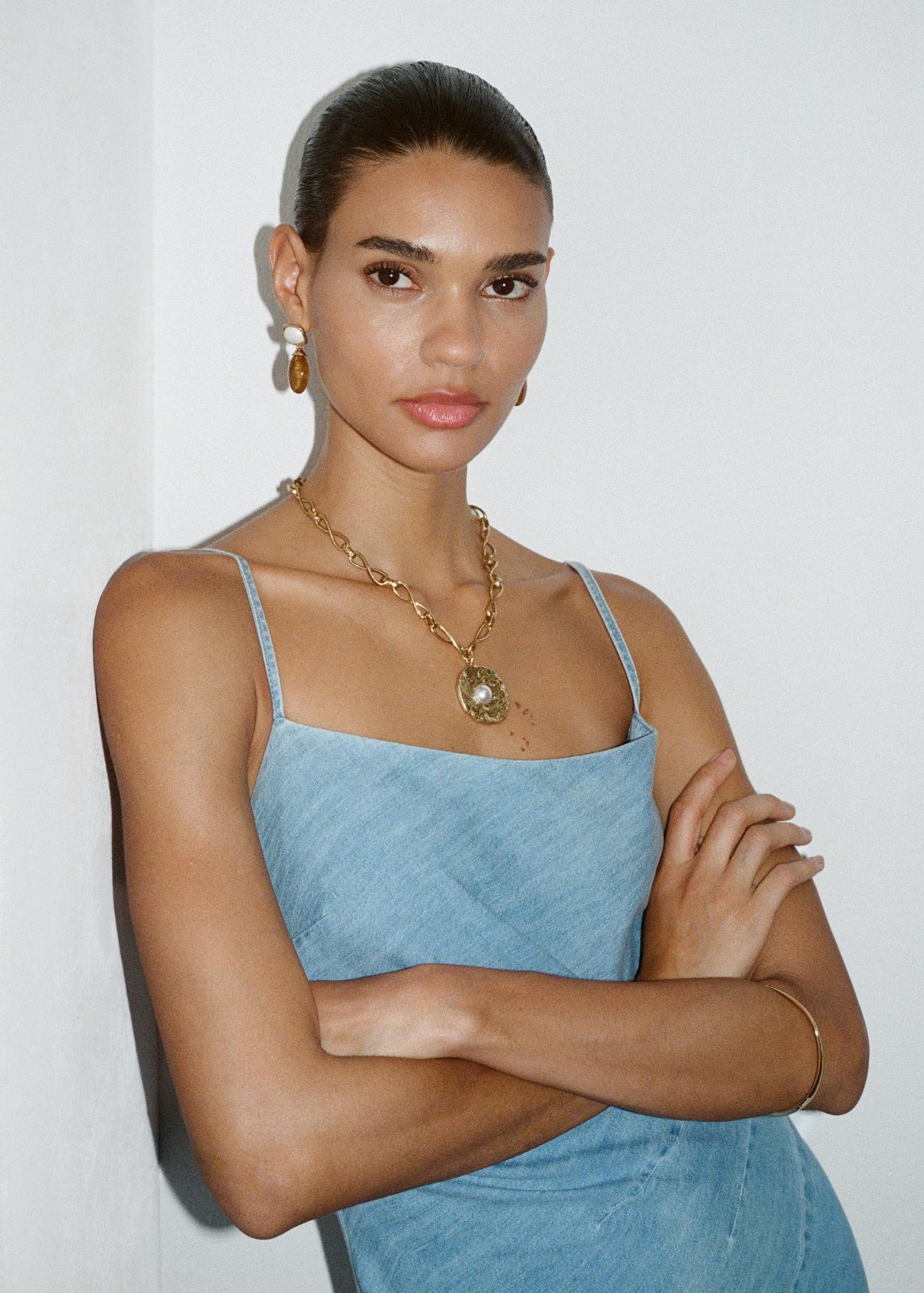 Combined circle pendant necklace - Women | MANGO USA Product Image