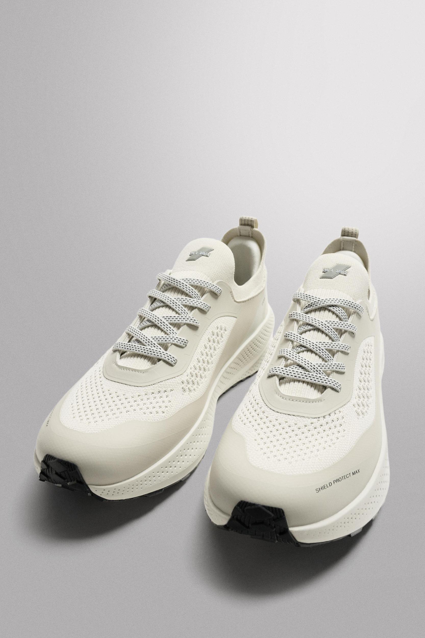 RUNNING SNEAKERS Product Image