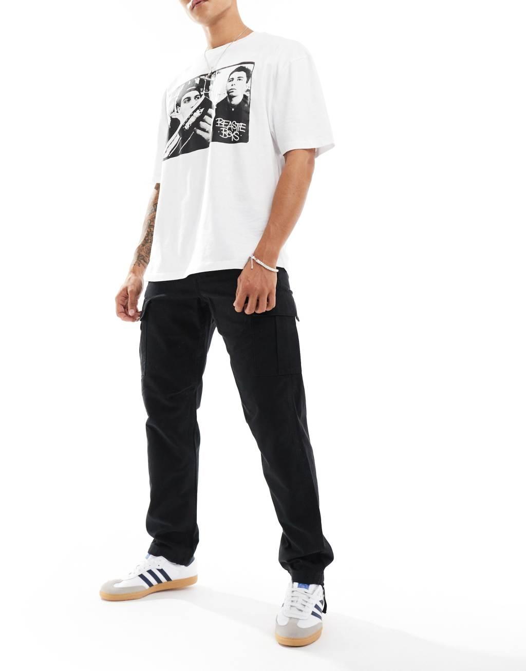 Jack & Jones loose fit cargo pants in black Product Image