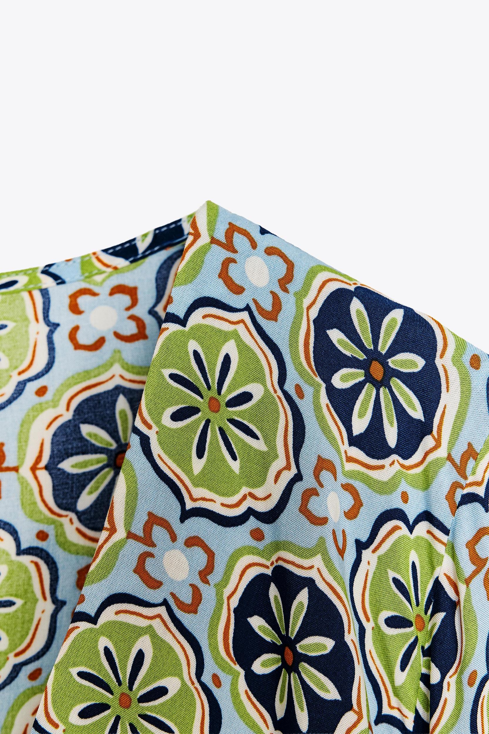 PRINTED KNOTTED CROP TOP Product Image