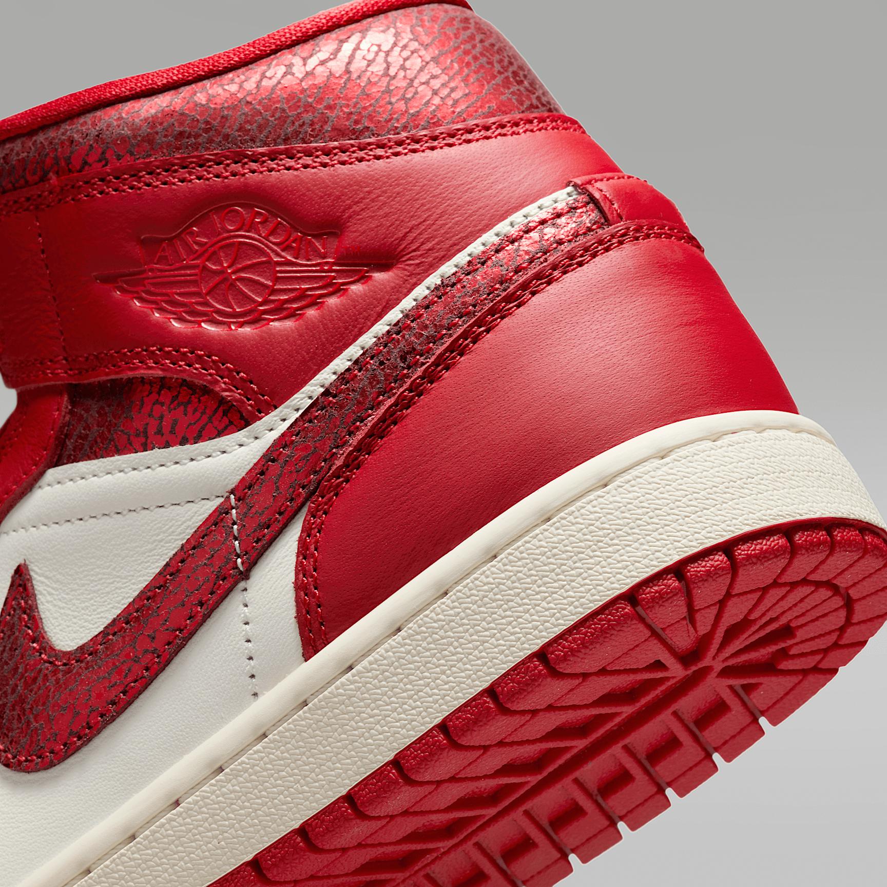 Women's Air Jordan 1 Mid SE Shoes Product Image