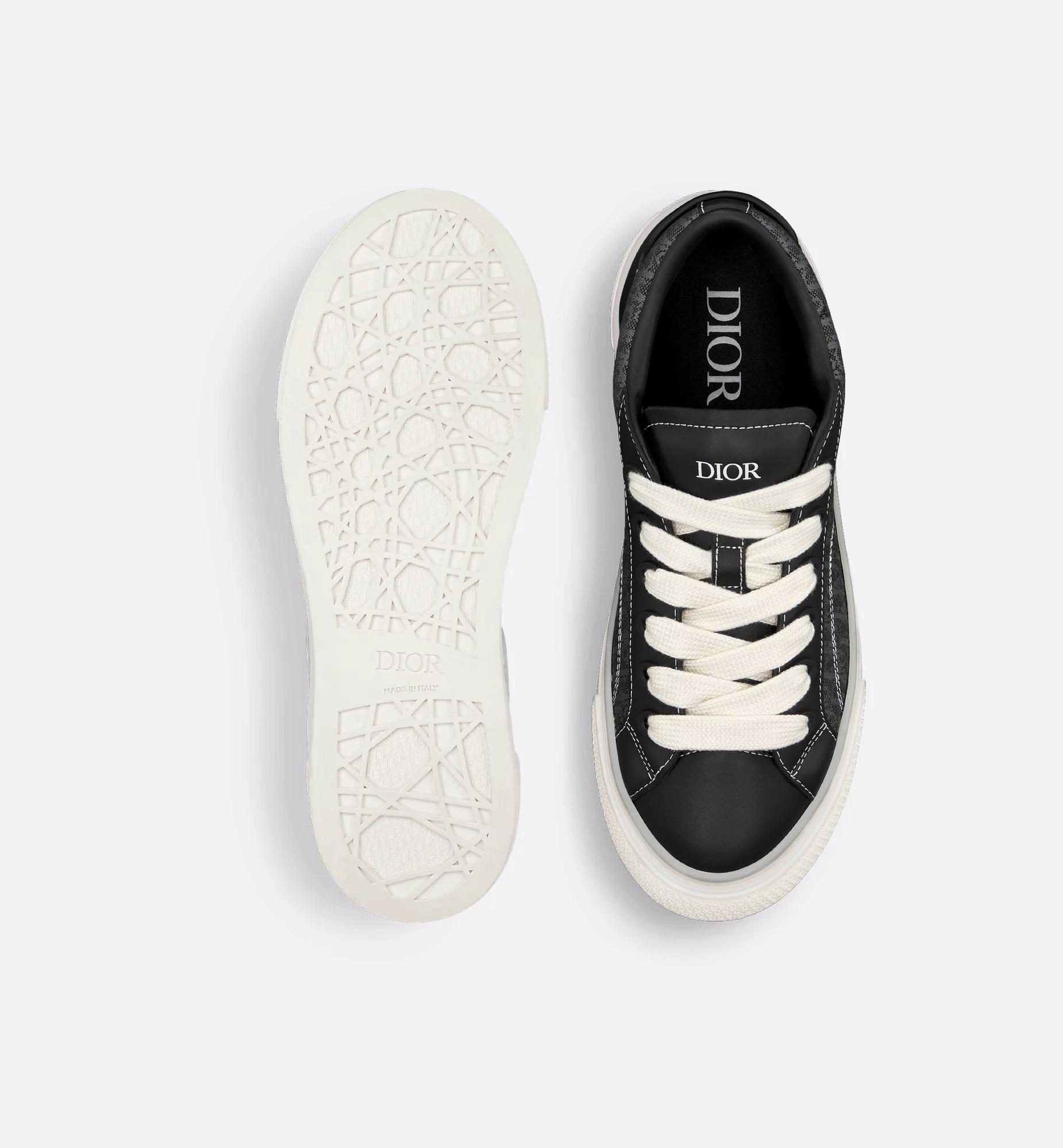 B33 Spin Sneaker Product Image