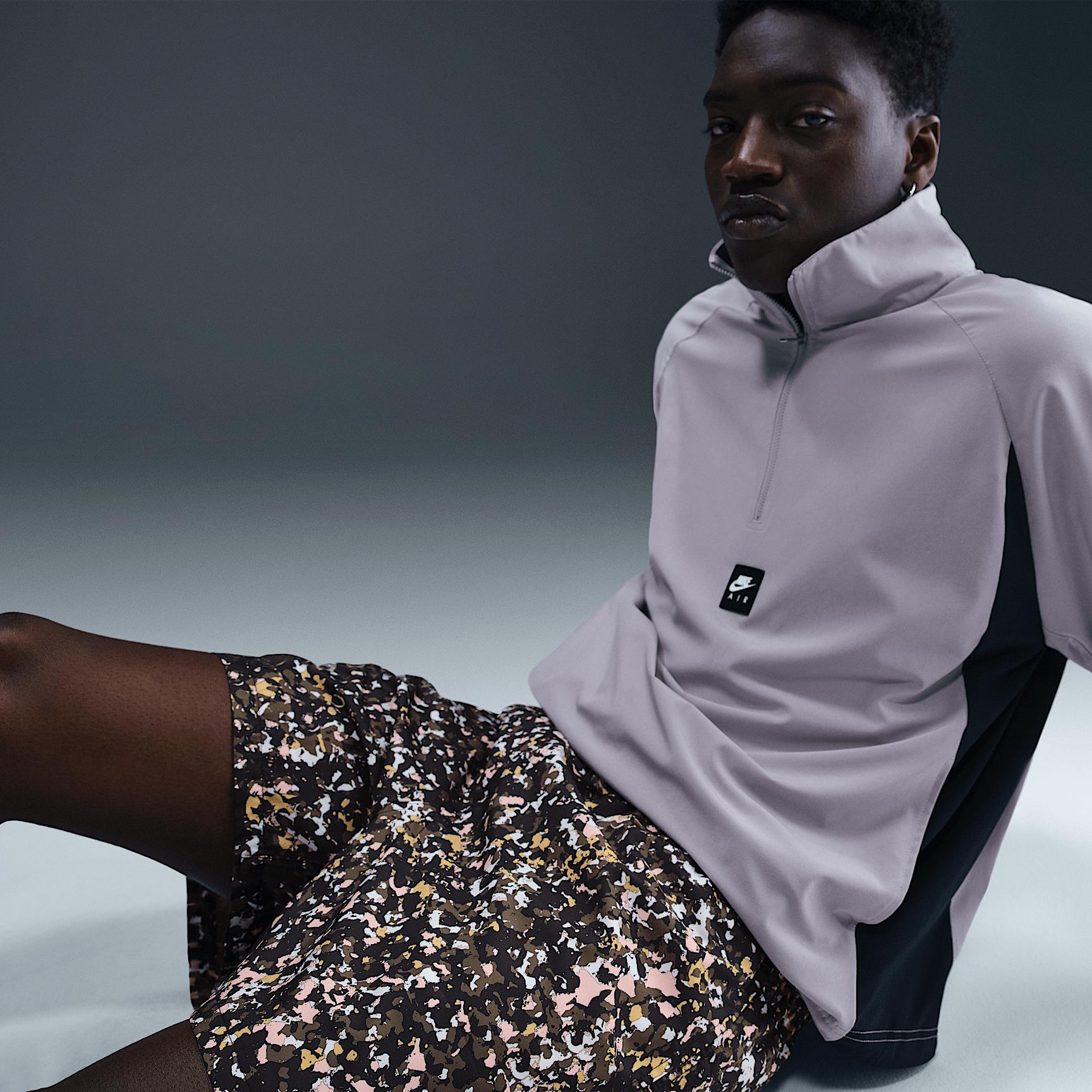 Mens Nike Sportswear Club Woven Shorts | IF8502-222 Product Image