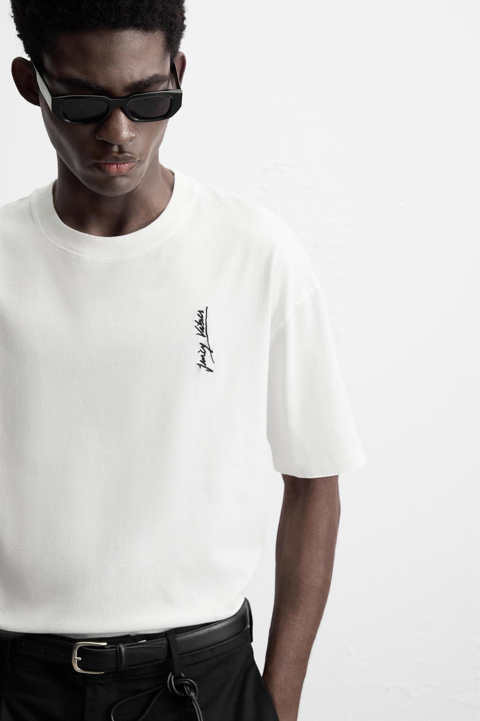 MUSICAL NOTE EMBROIDERED T-SHIRT Product Image
