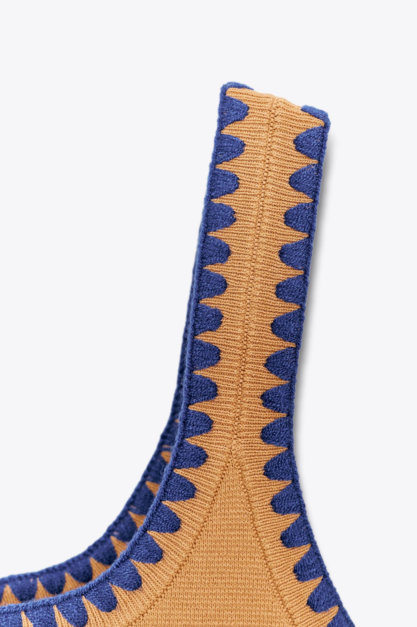 CONTRAST EMBROIDERY KNIT TOP Product Image