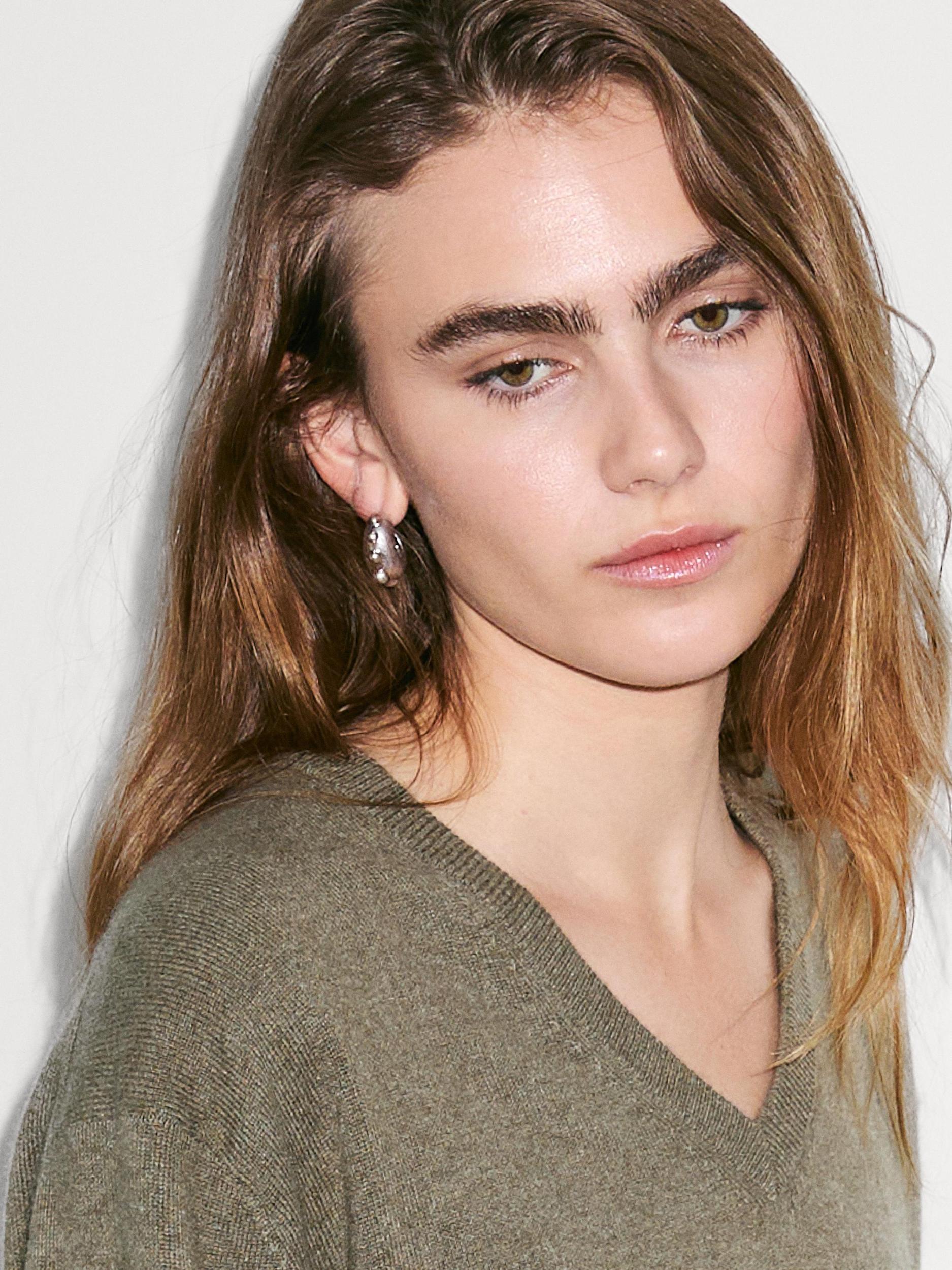 Knit 100% cashmere V-neck sweater Product Image