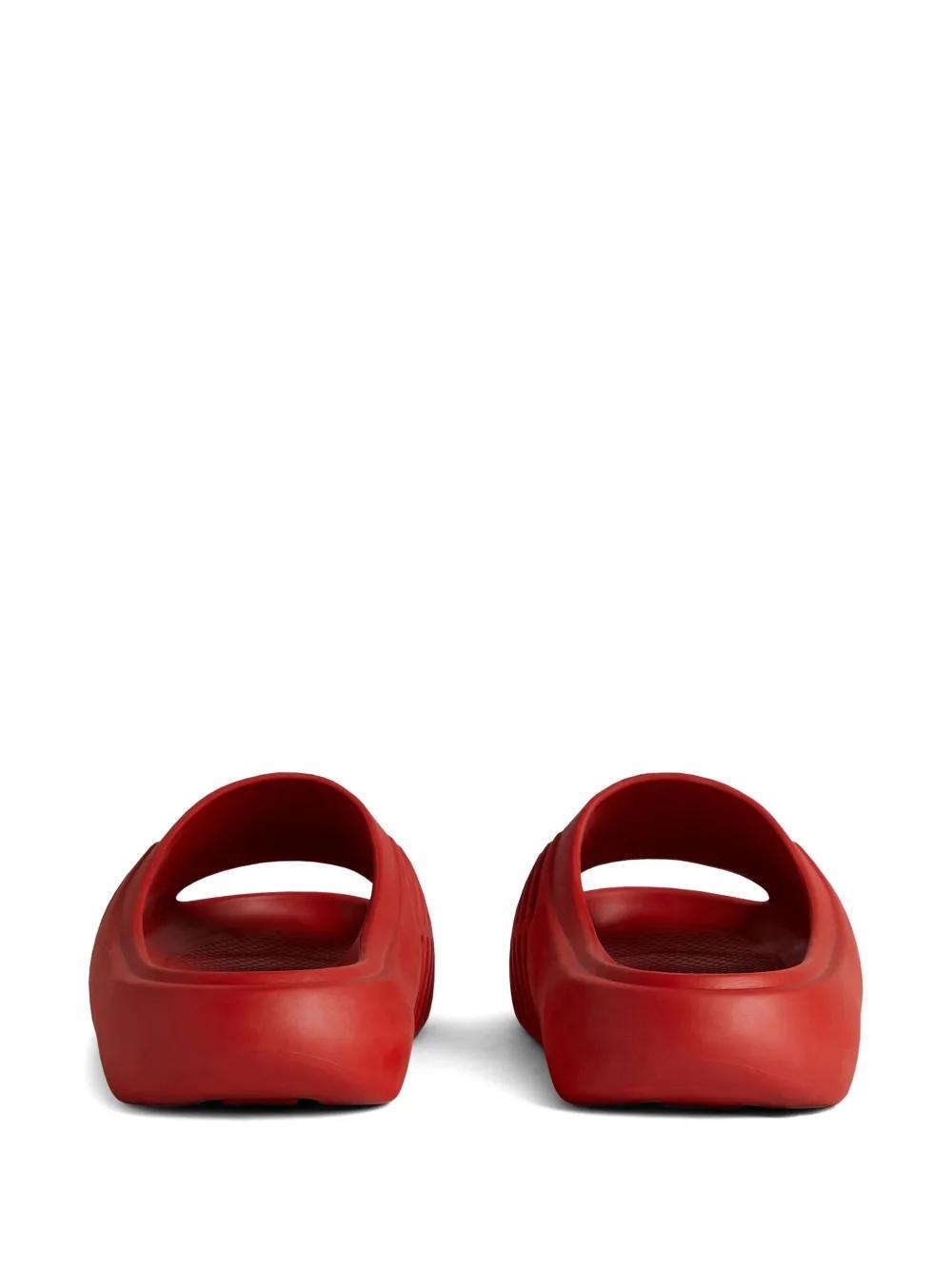 logo-embossed slides Product Image