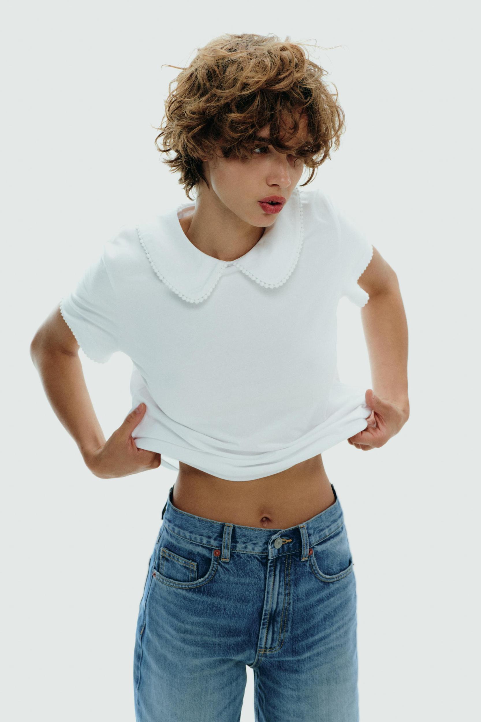 PETER PAN COLLAR T-SHIRT Product Image