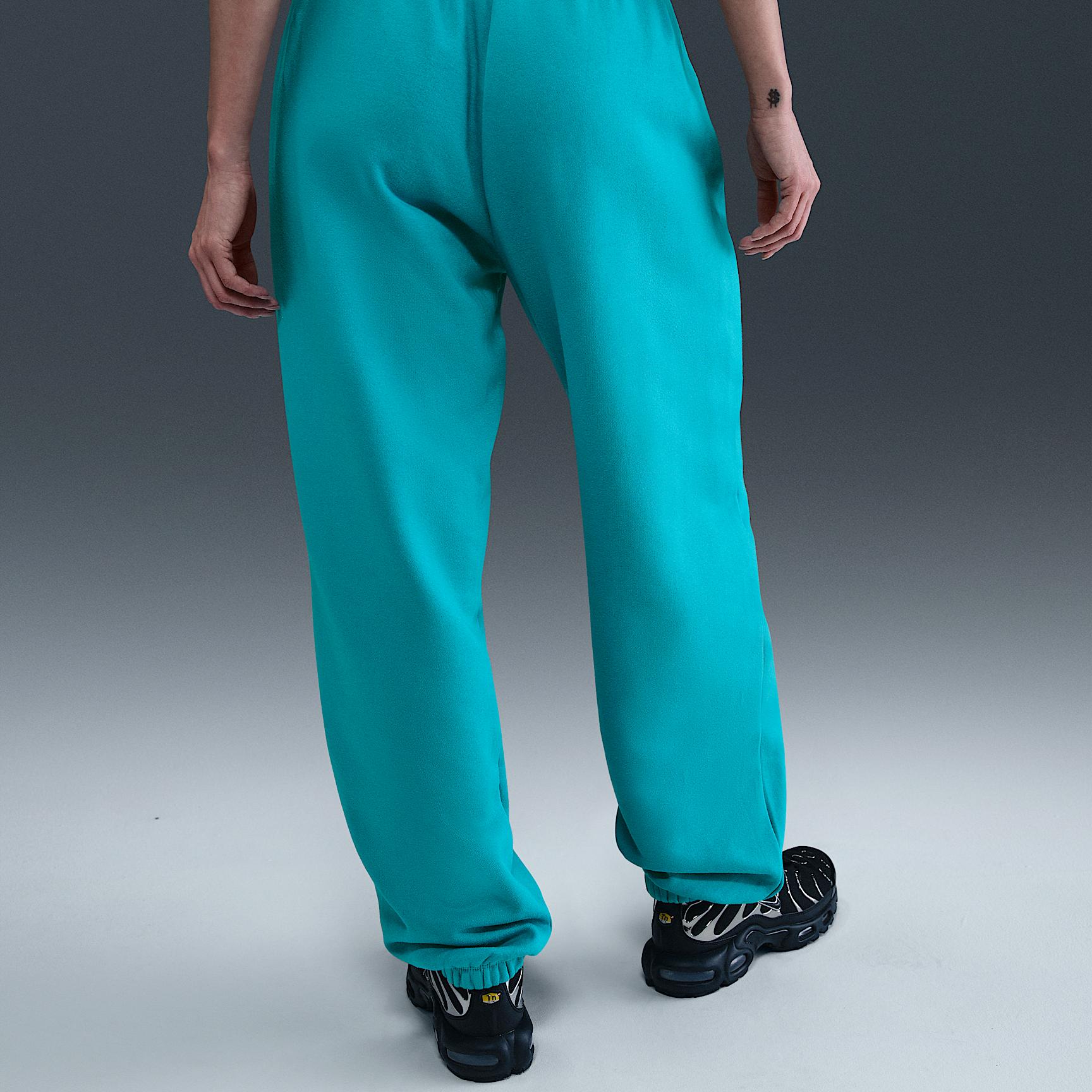 Nike Sportswear Club Fleece Women's Mid-Rise Oversized Sweatpants Product Image