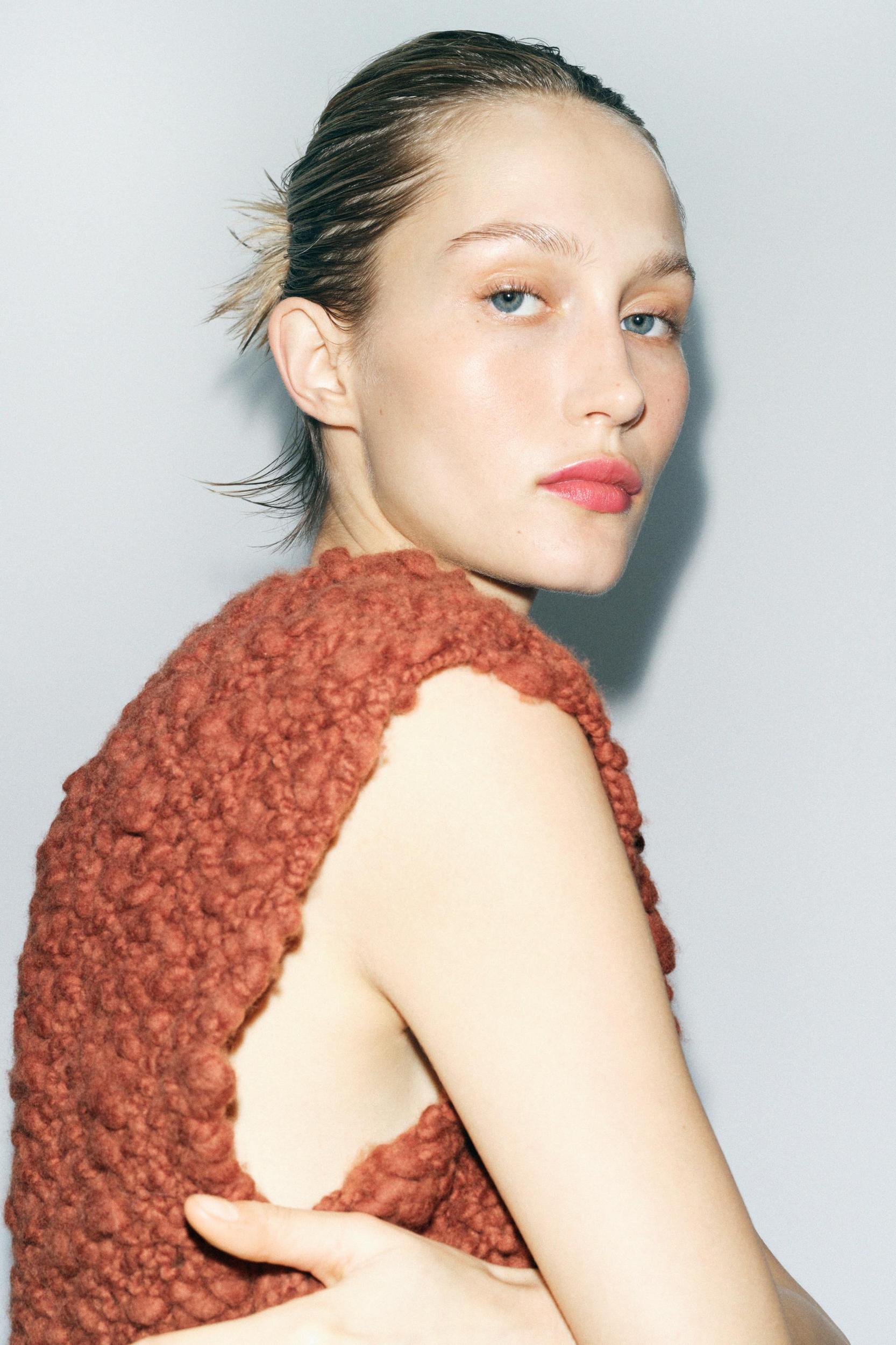 OVERSIZED TEXTURED KNIT VEST Product Image