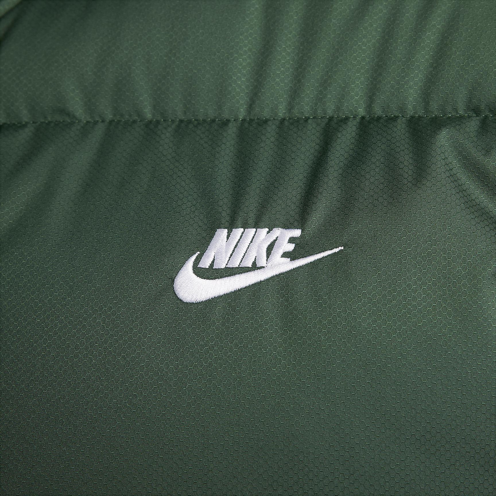 Nike Sportswear Club PrimaLoft® Men's Water-Repellent Puffer Vest Product Image