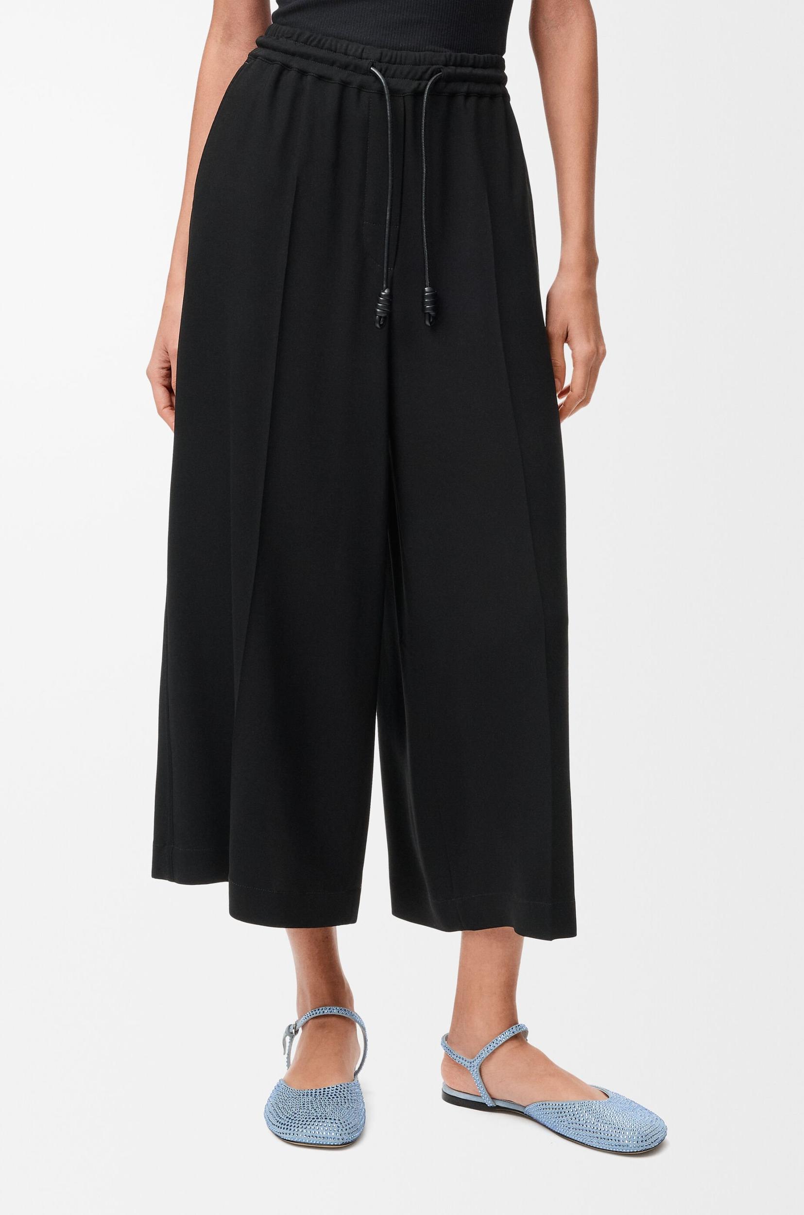 Cropped trousers in stretch viscose  Product Image