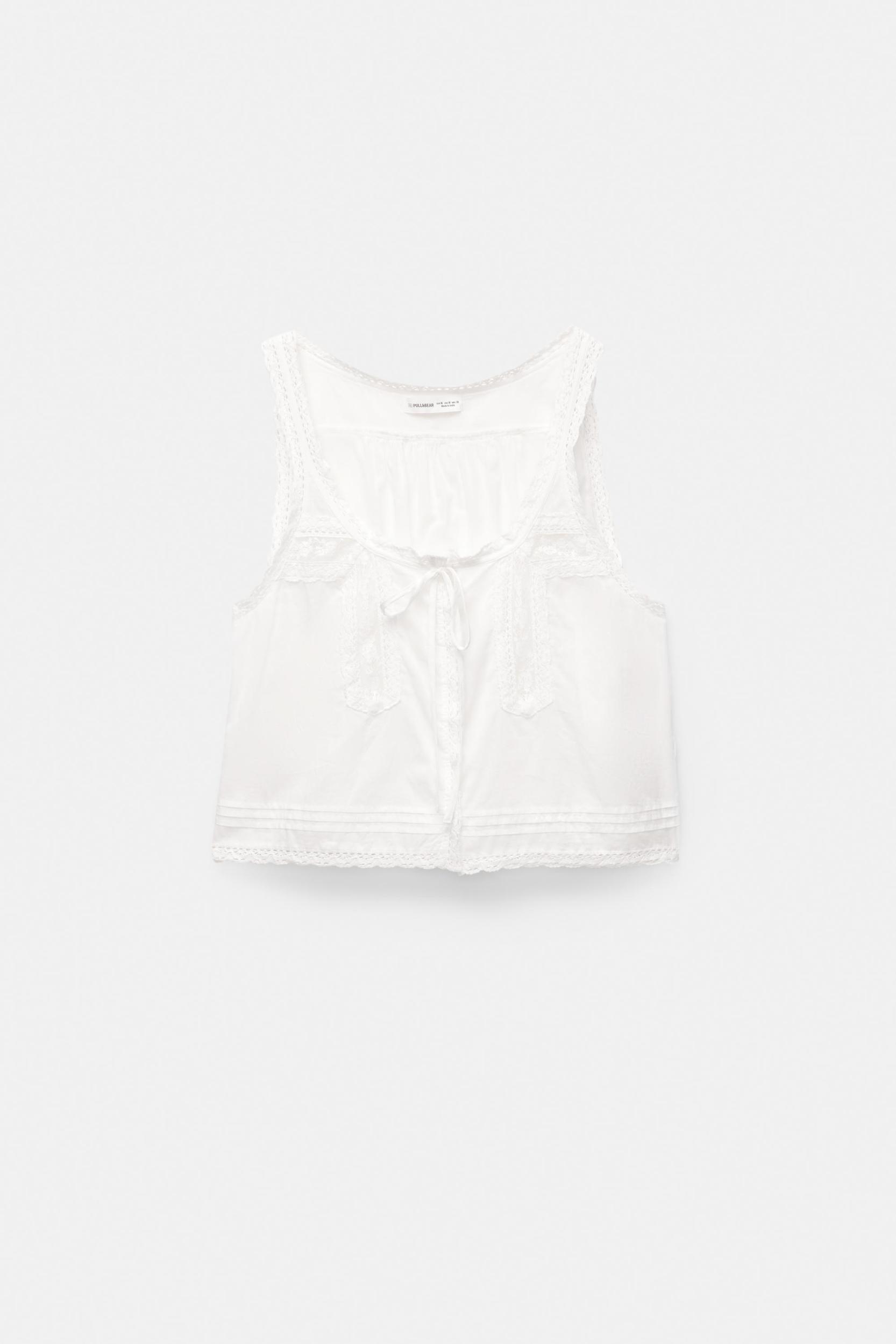 White lace trim top Product Image