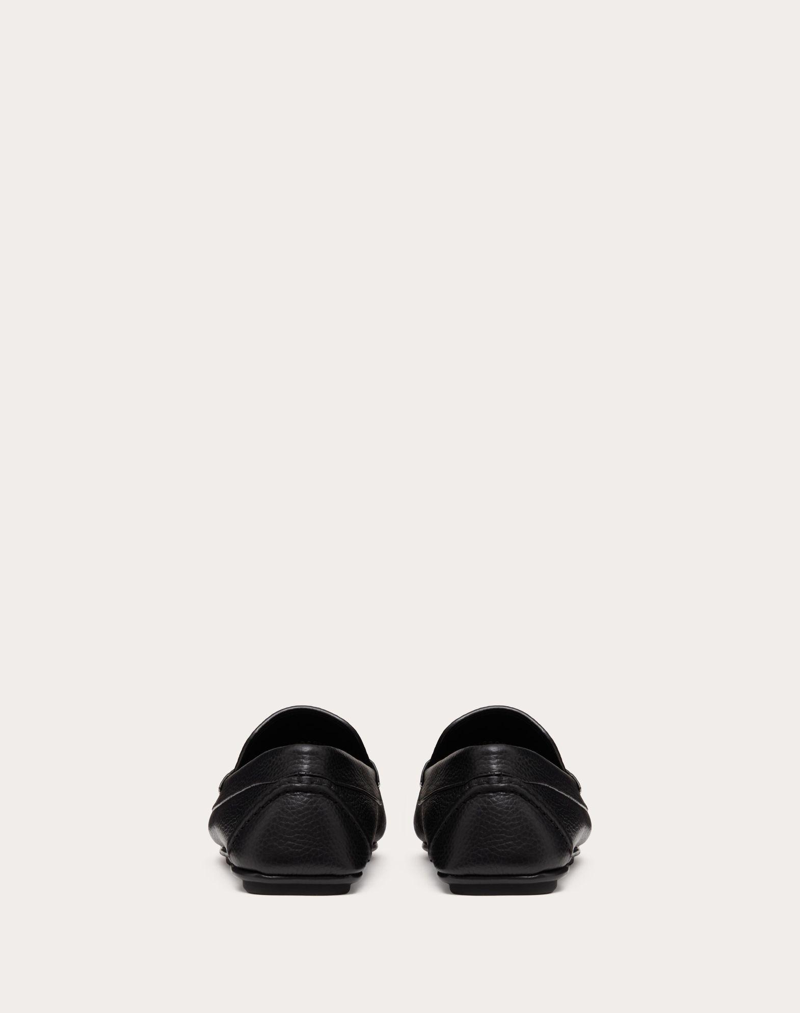 VLOGO SIGNATURE GRAINY CALFSKIN DRIVING SHOE Product Image