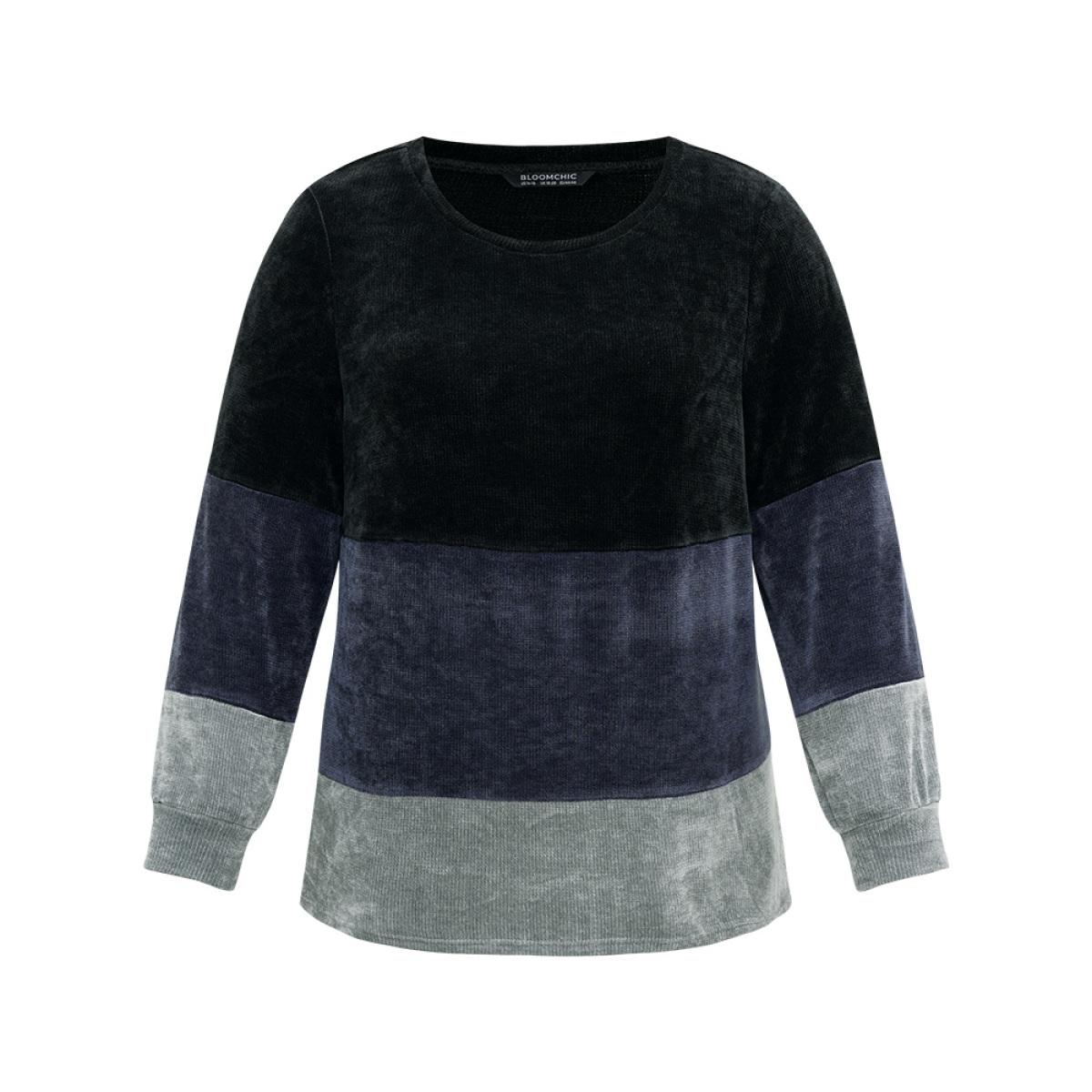 Plus Size Colorblock Patchwork Crew Neck Sweatshirt Women Black Elegant Patchwork Round Neck Dailywear Sweatshirts BloomChic 30/6X Product Image