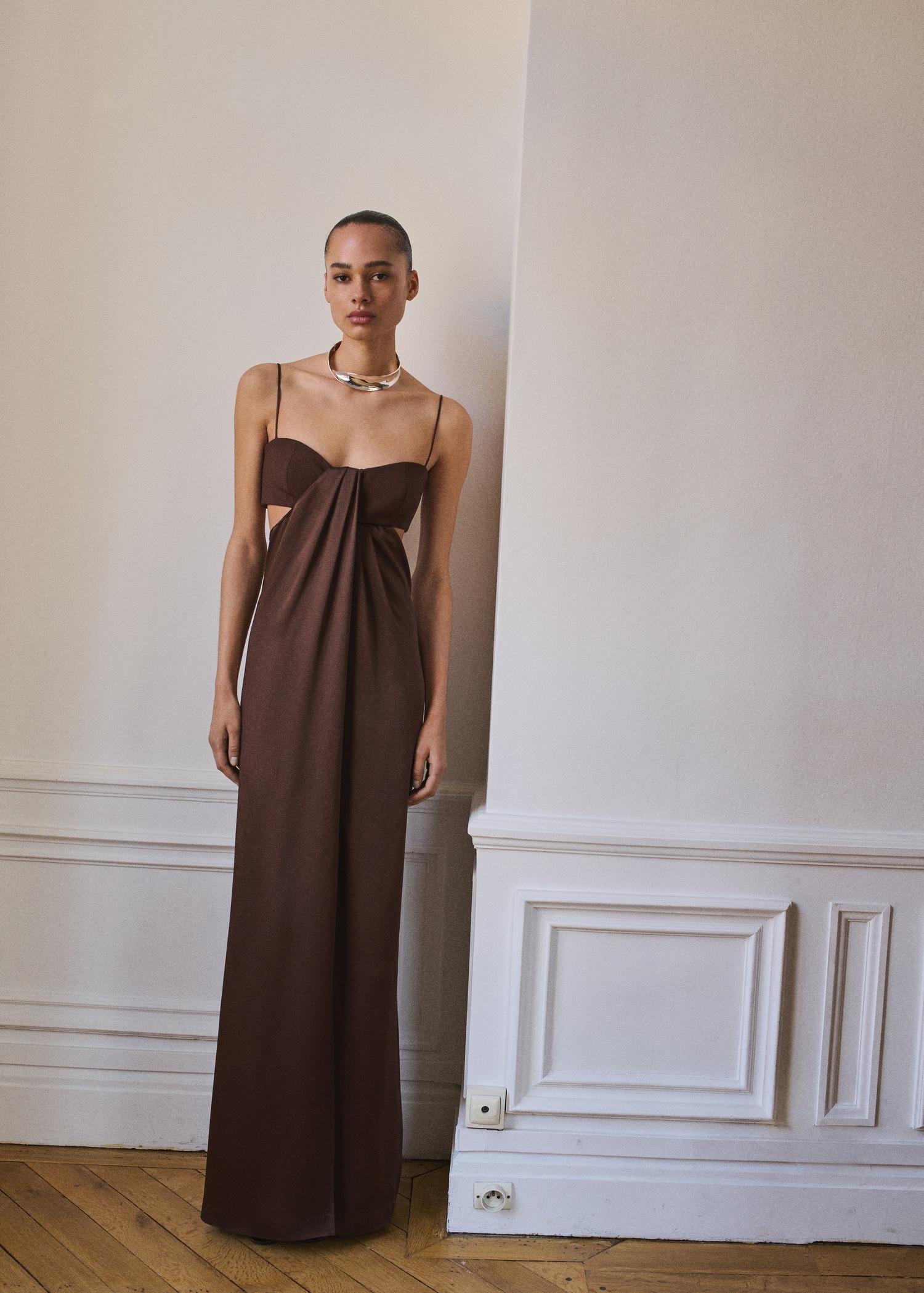 Rigid twisted collar - Women | MANGO USA Product Image