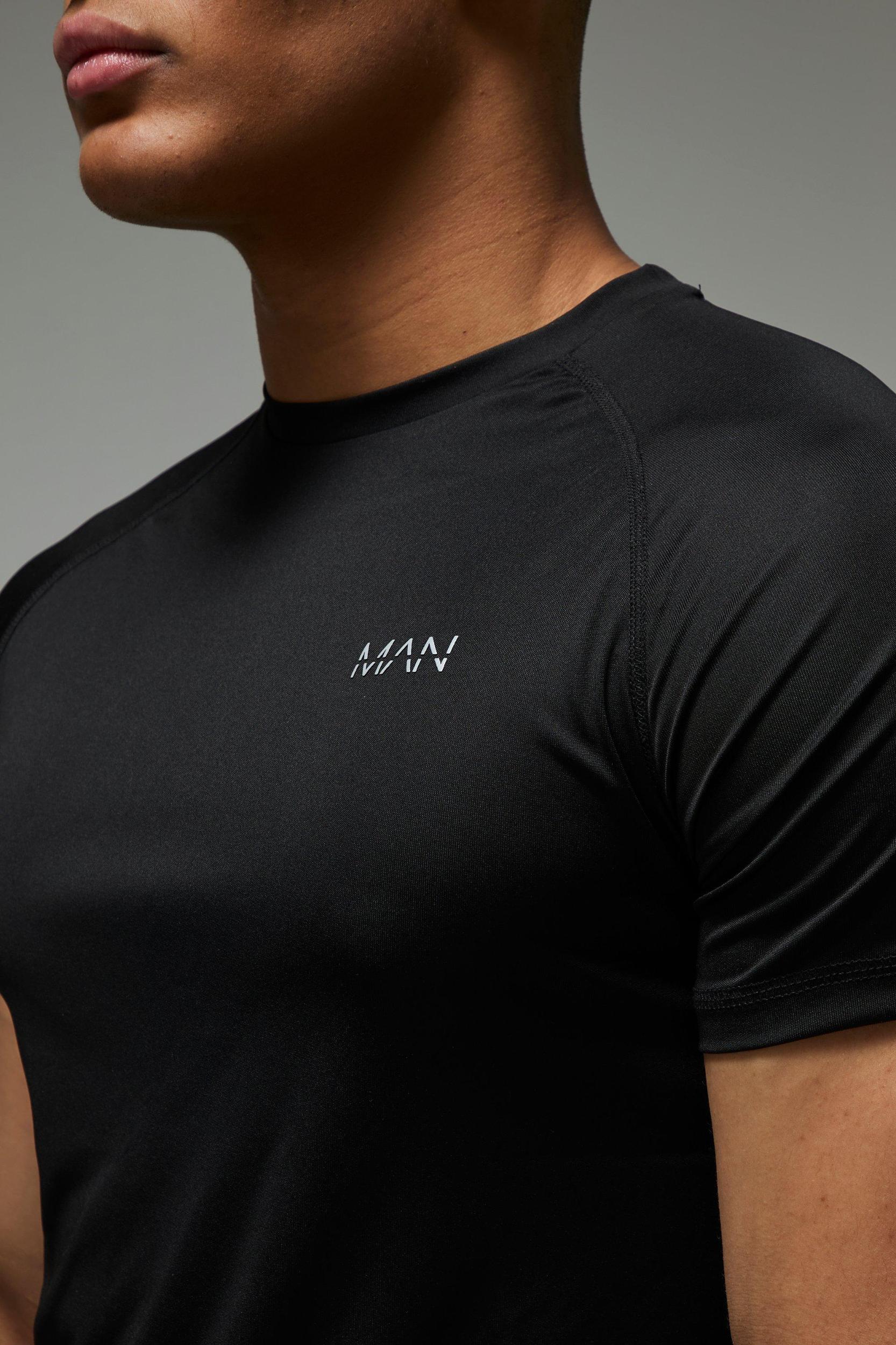 Man Active Running Regular Fit Mesh T-shirt | boohooMAN USA Product Image