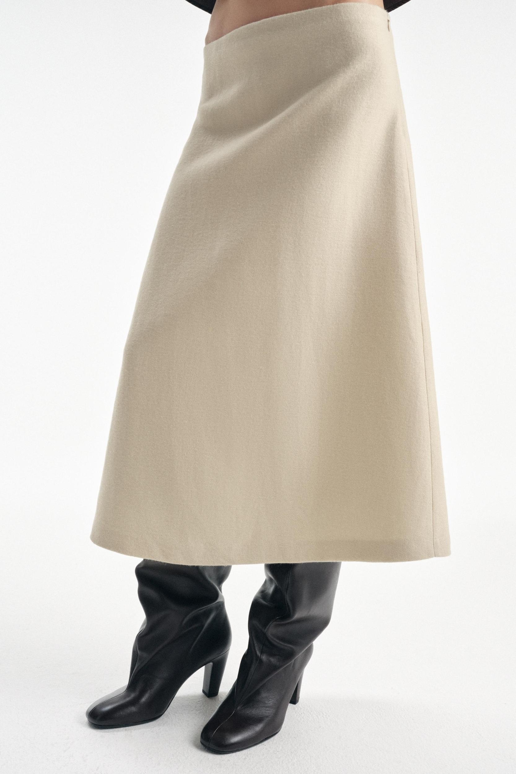 100% WOOL SKIRT LIMITED EDITION Product Image