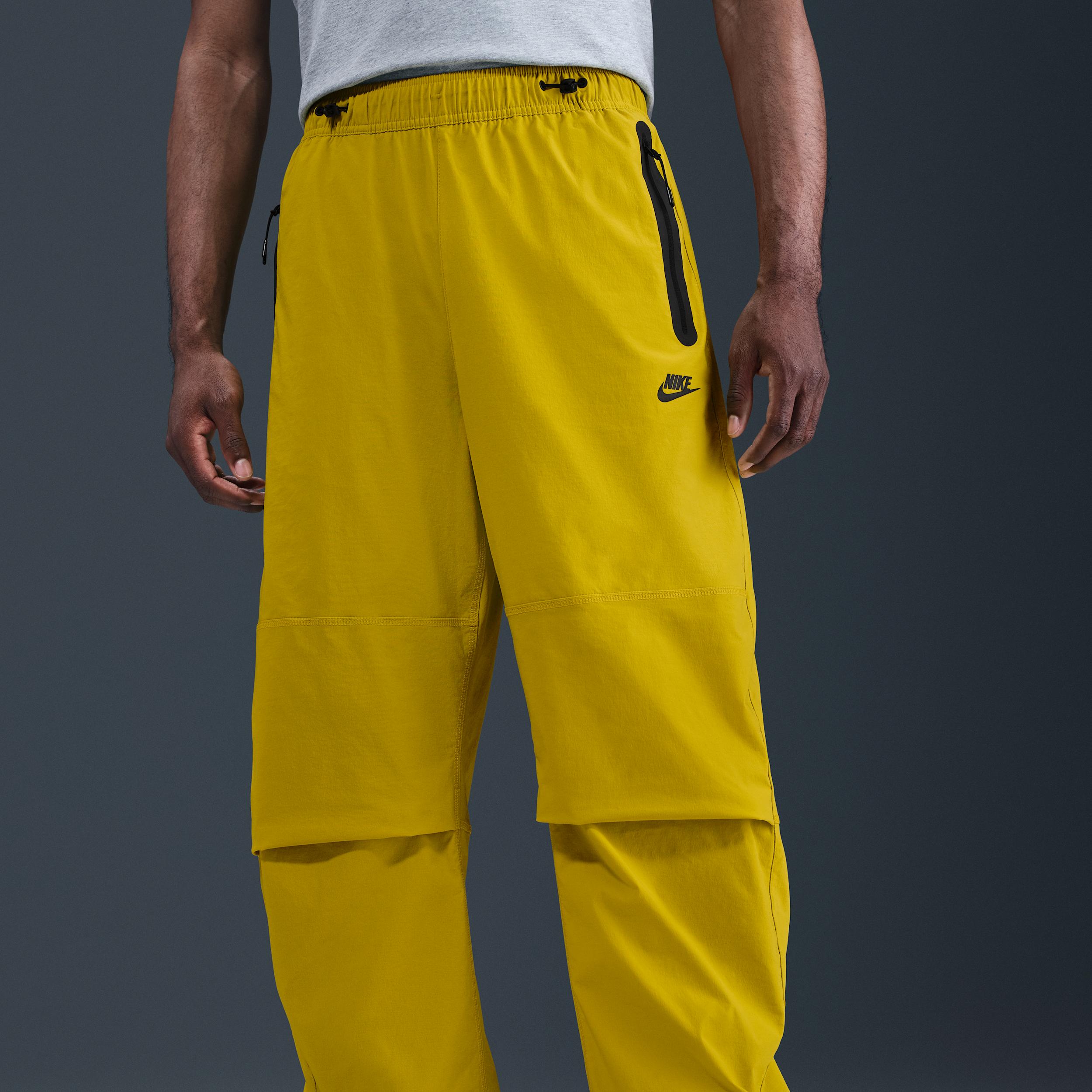 Nike Mens Tech Woven Oversized Pants | HM7158-726 Product Image
