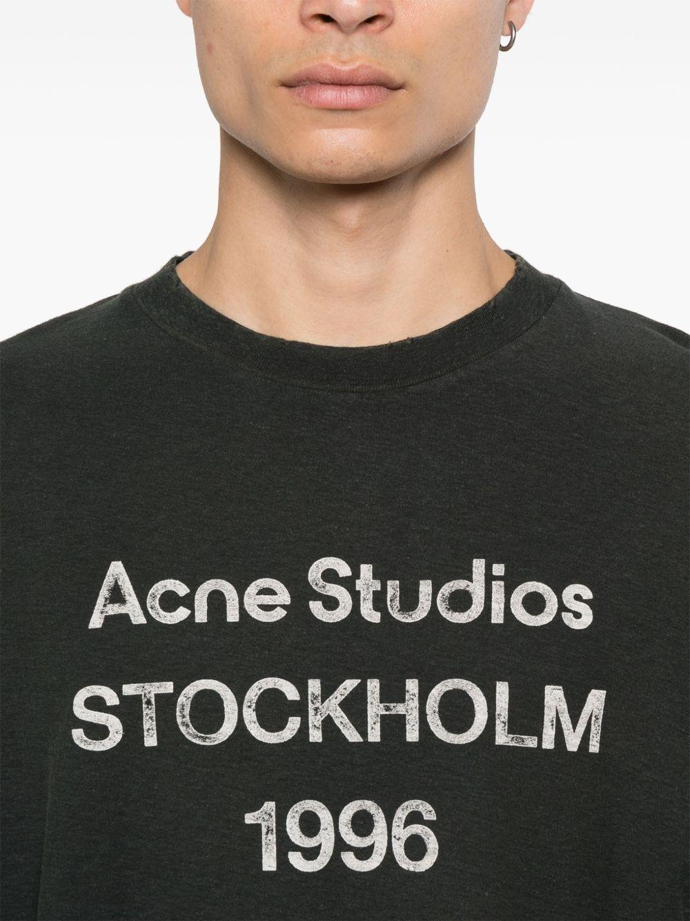 logo-print distressed T-shirt Product Image