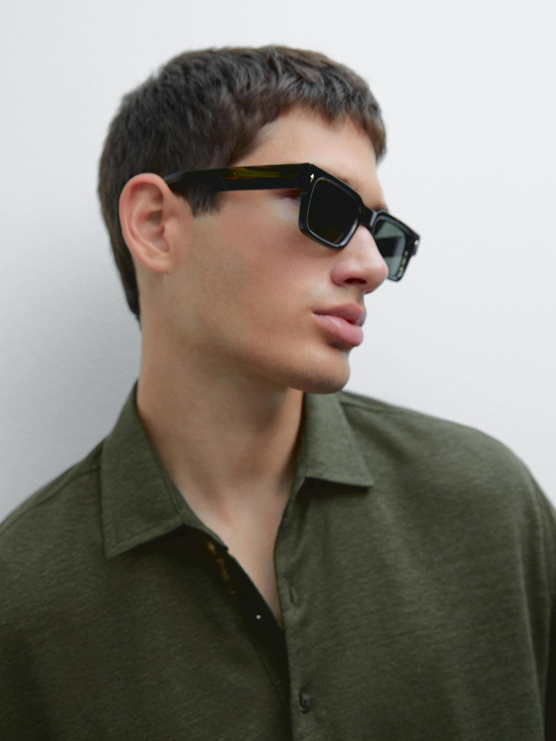 100% linen short sleeve polo shirt Product Image