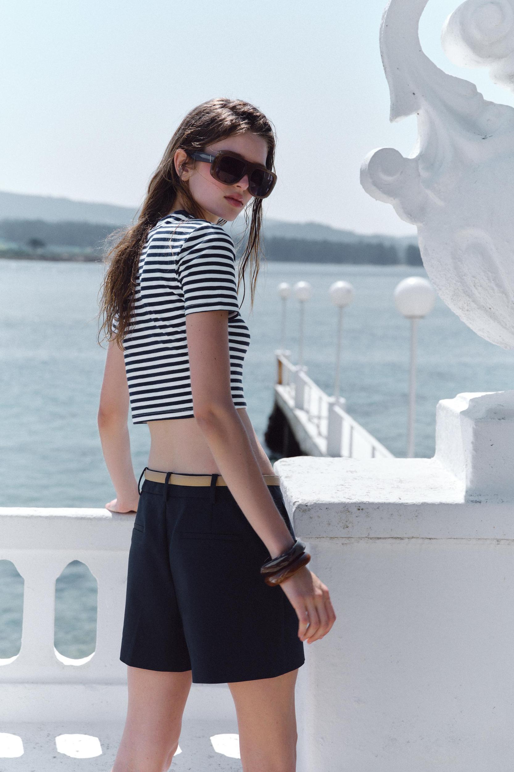 CROPPED STRETCH T-SHIRT Product Image