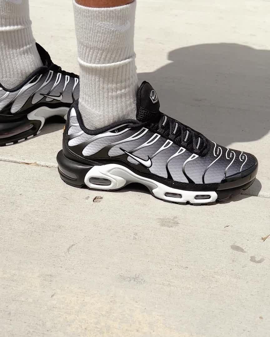 Nike Mens Air Max Plus Shoes | DM0032-301 Product Image