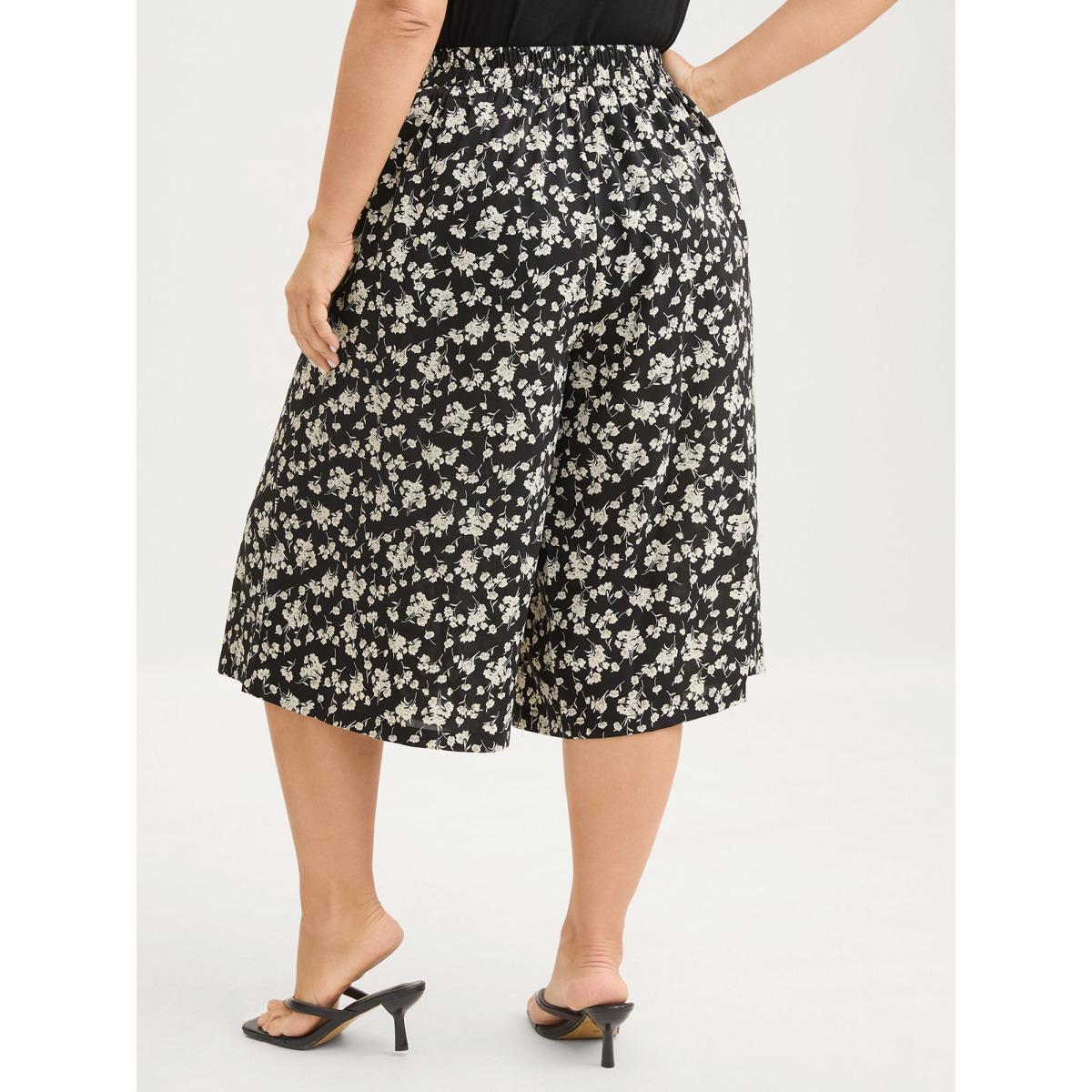 Plus Size Floral Print Wide-Leg Cropped Pants Women BlackFlower Loose Mid Rise Elegant Pants BloomChic 14-16/1X Product Image